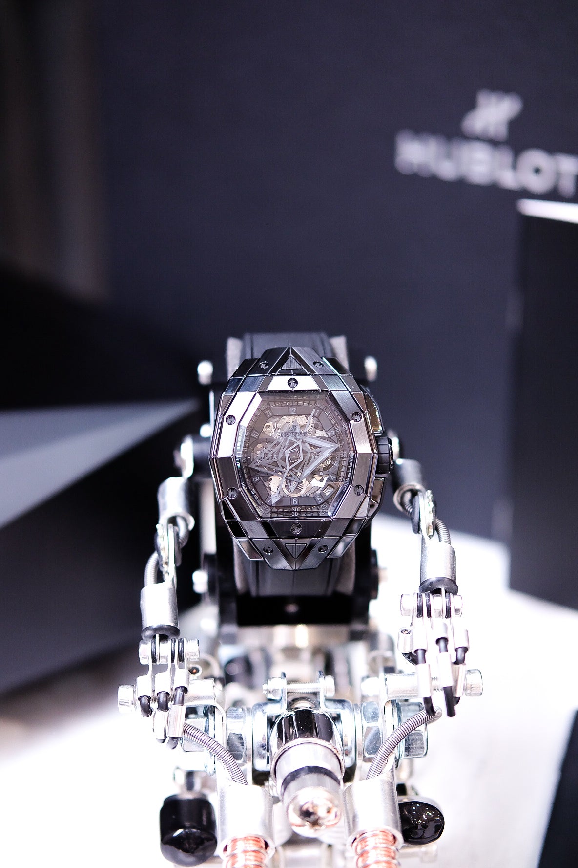 Đồng Hồ Hublot Spirit Of Bigbang Sang Bleu Black Ceramic Limited Size 42mm