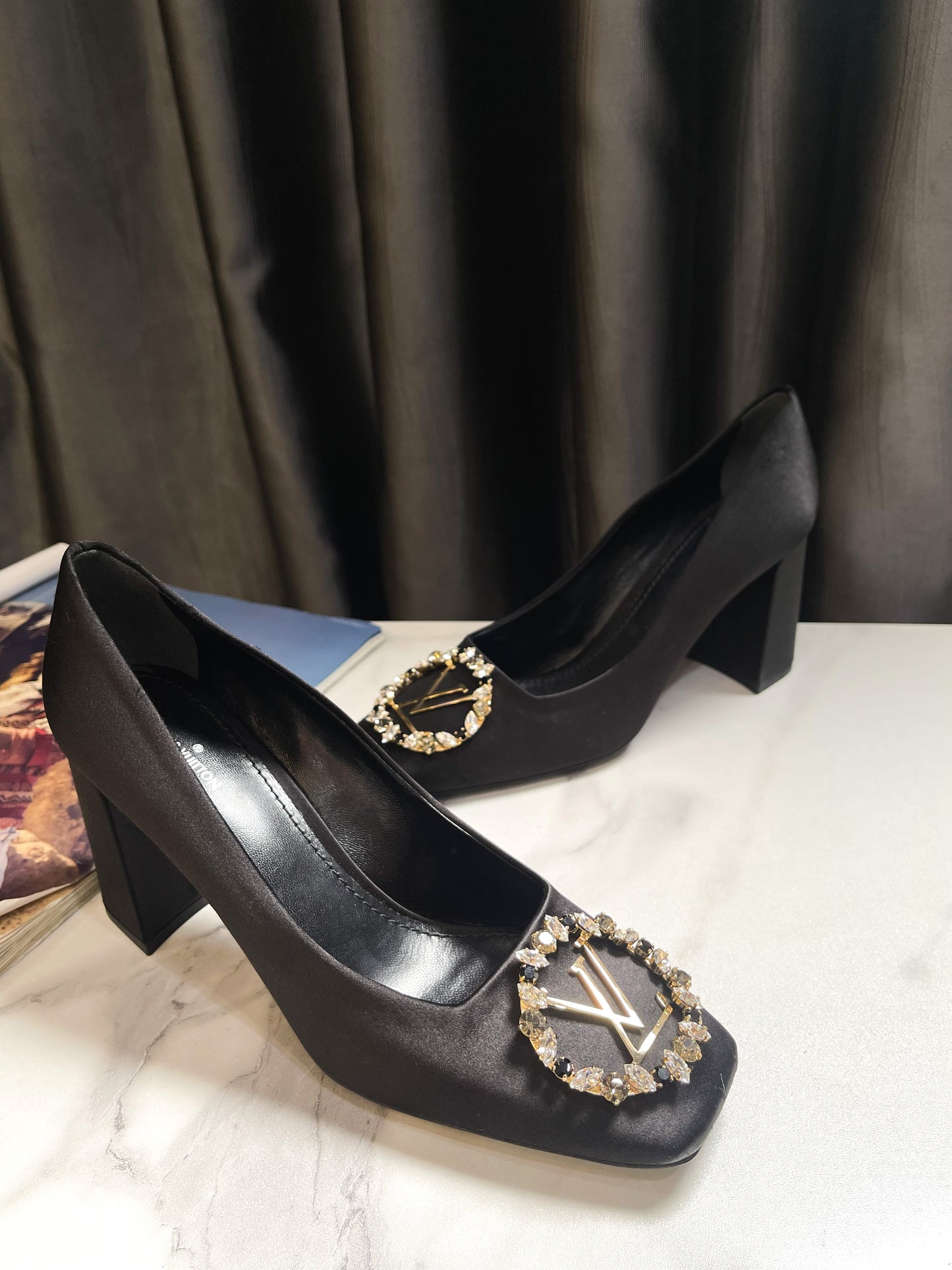 LV Pump Chất Satin