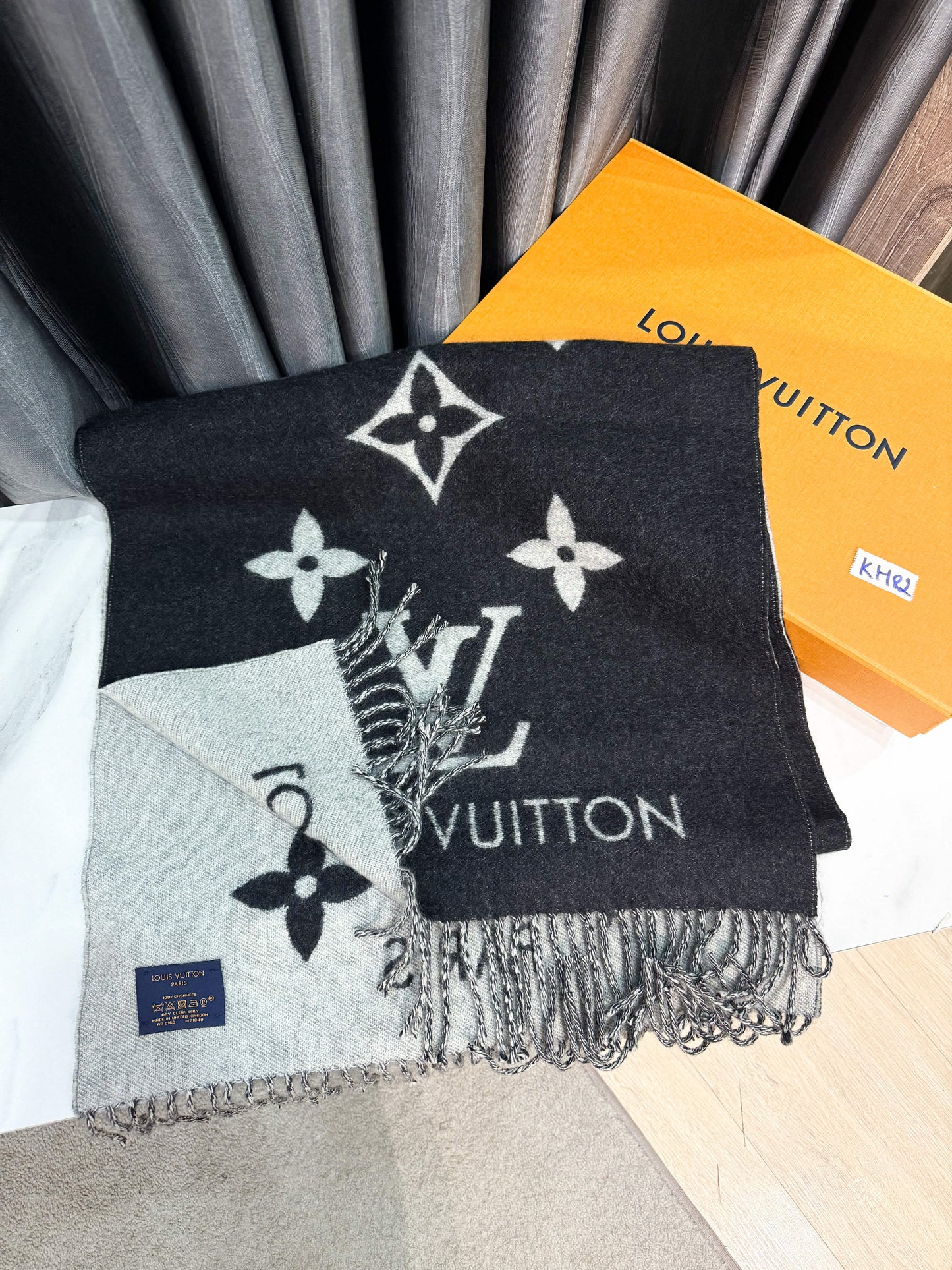 Khăn LV Cashmere Đen Ghi KH82 17/12