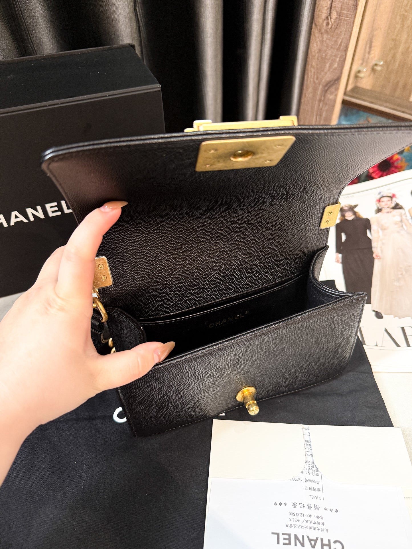 A A Chanel Boy S Đen Caviar