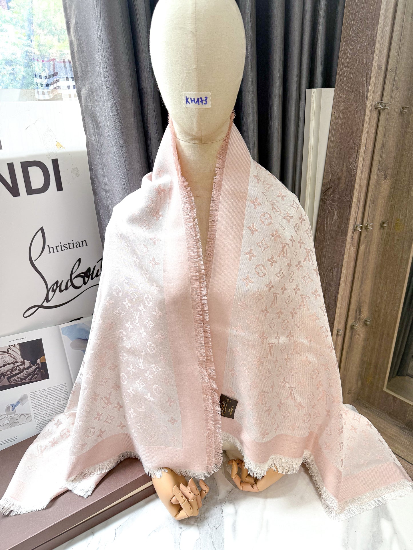 Khăn LV Denim Pink KH173