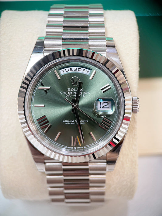 Đồng Hồ Rolex Day-Date 228239 White Gold Olive Green Dial