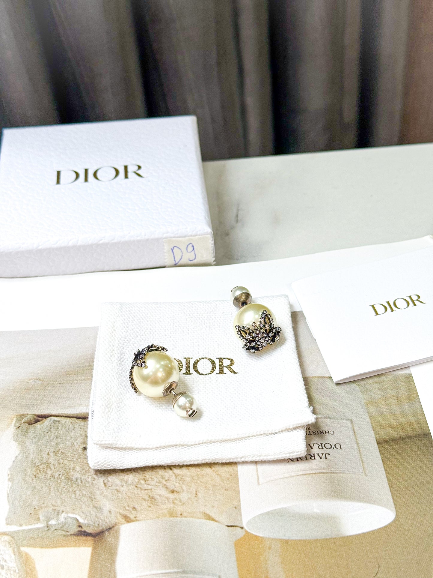 Khuyên Tai Dior D9
