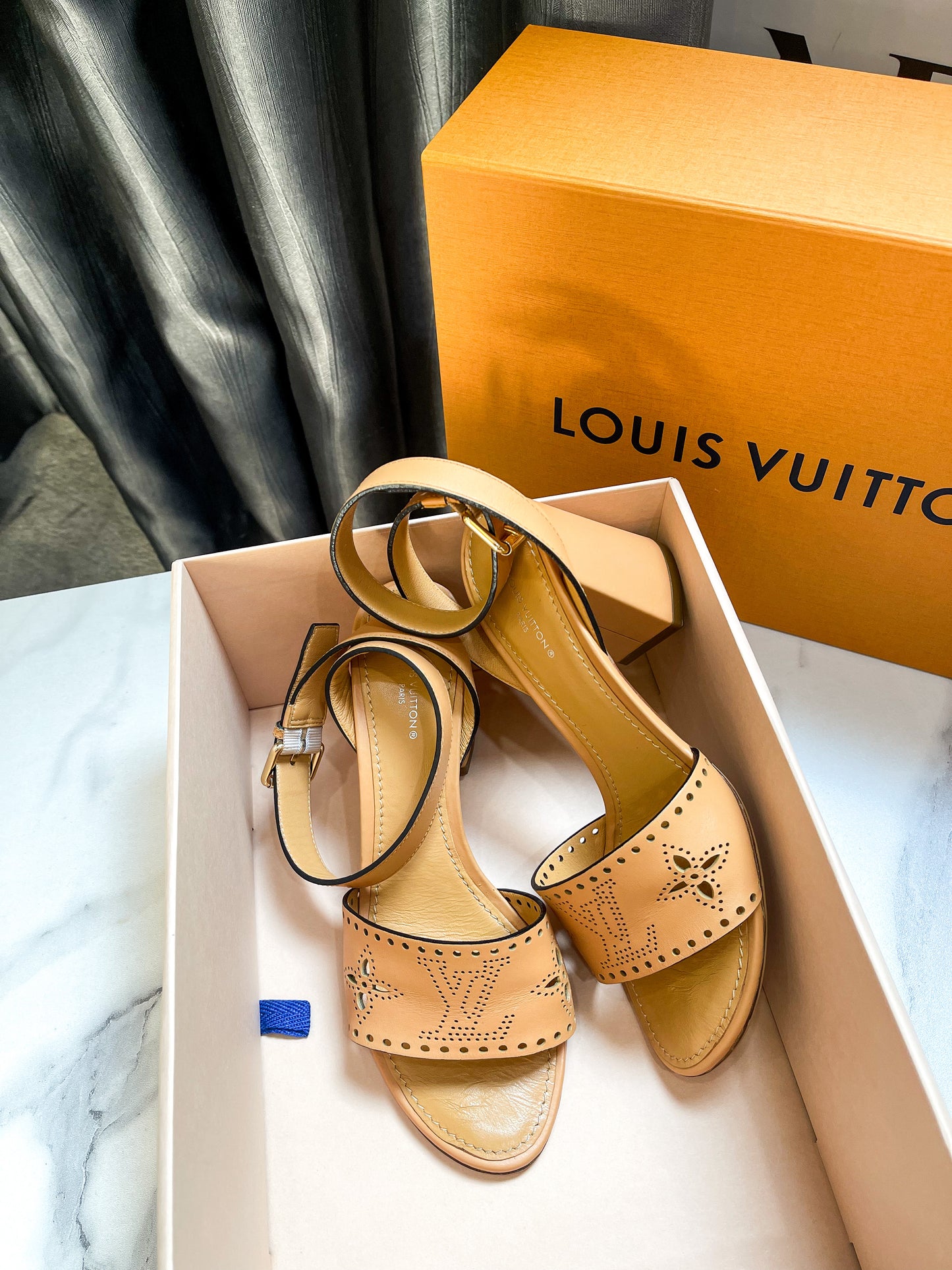 Sandal LV Lỗ