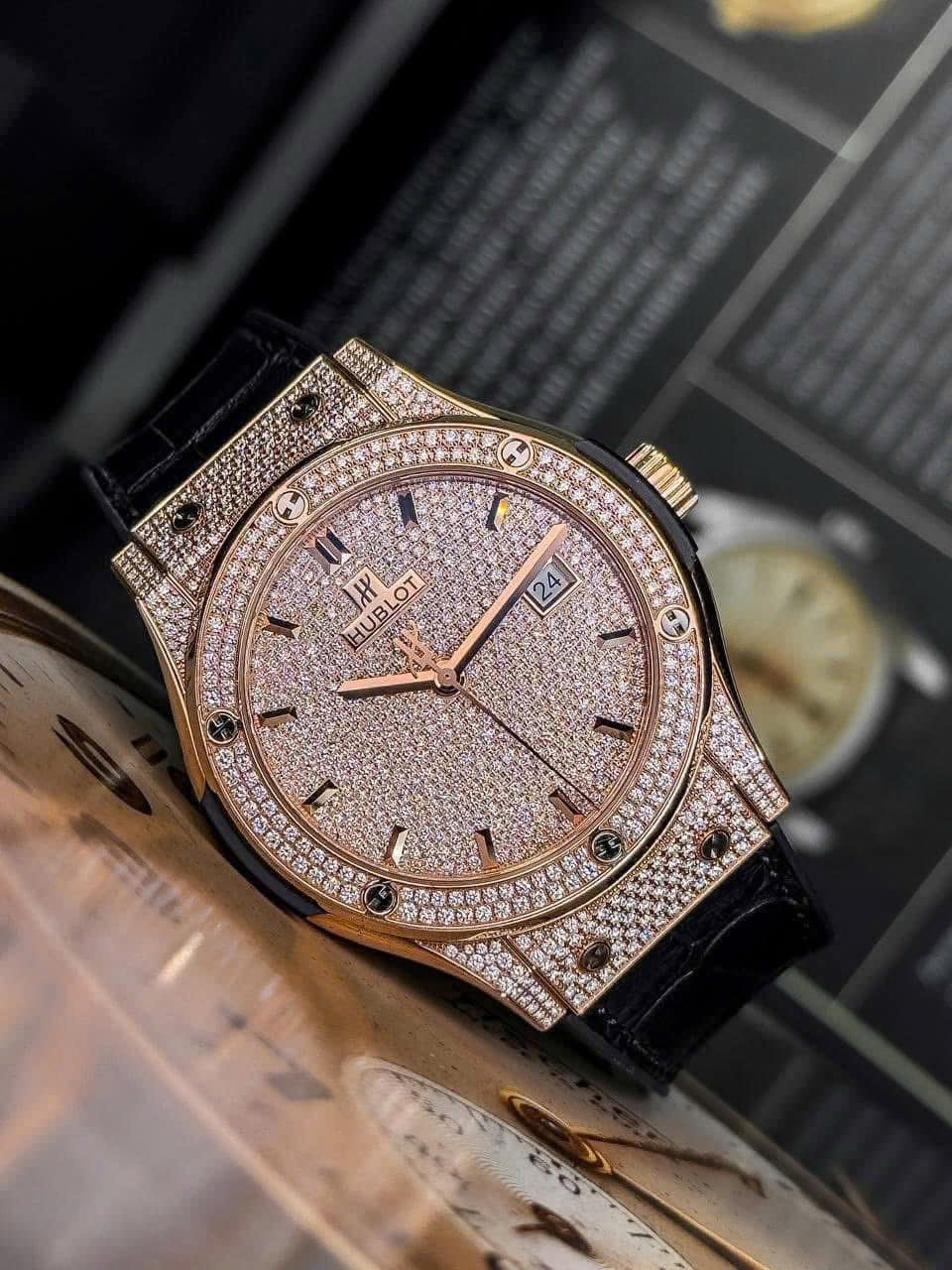 Đồng Hồ Hublot Classic Fusion King Gold Full Pave 42mm