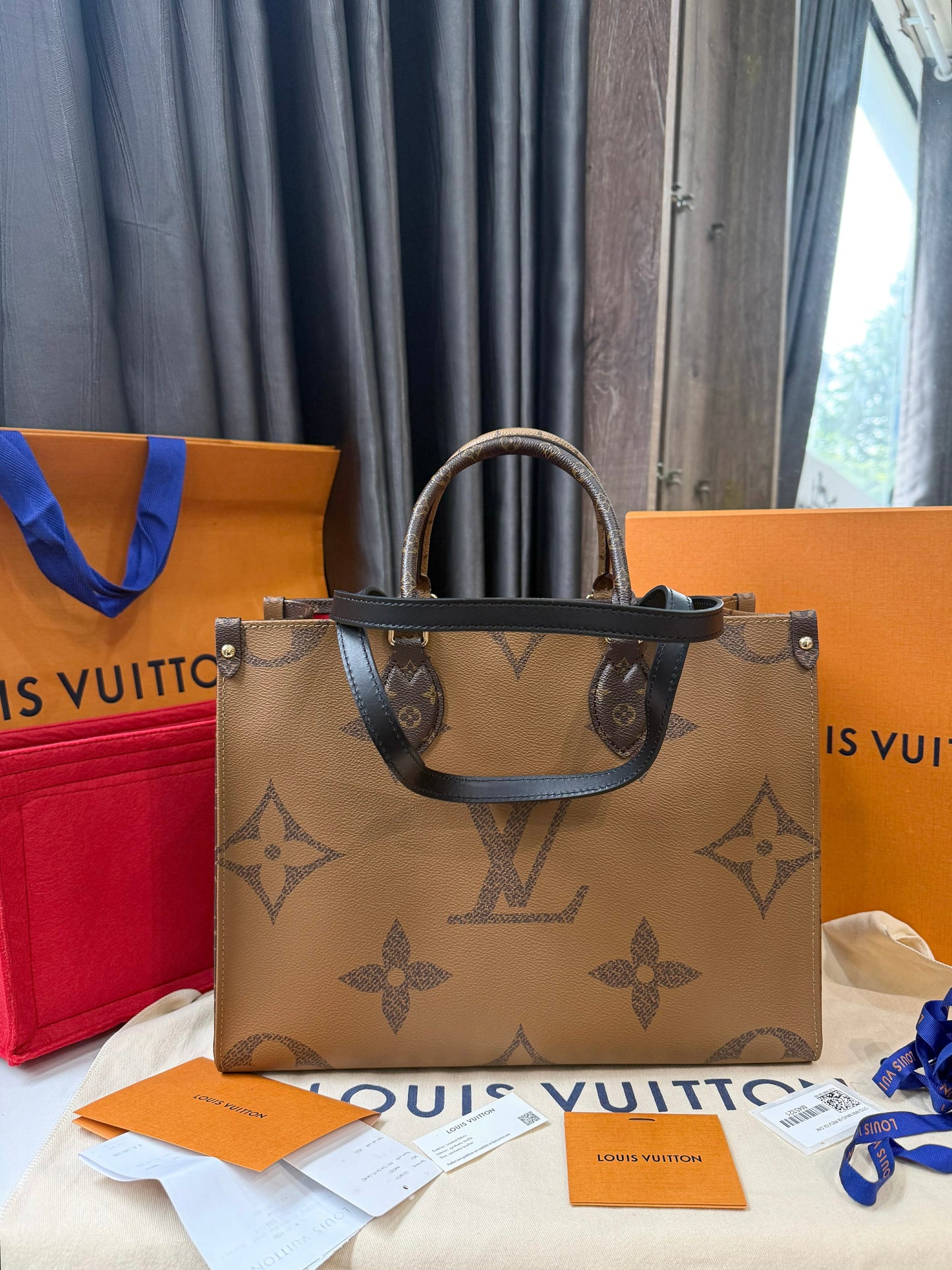 A A LV On The Go MM New