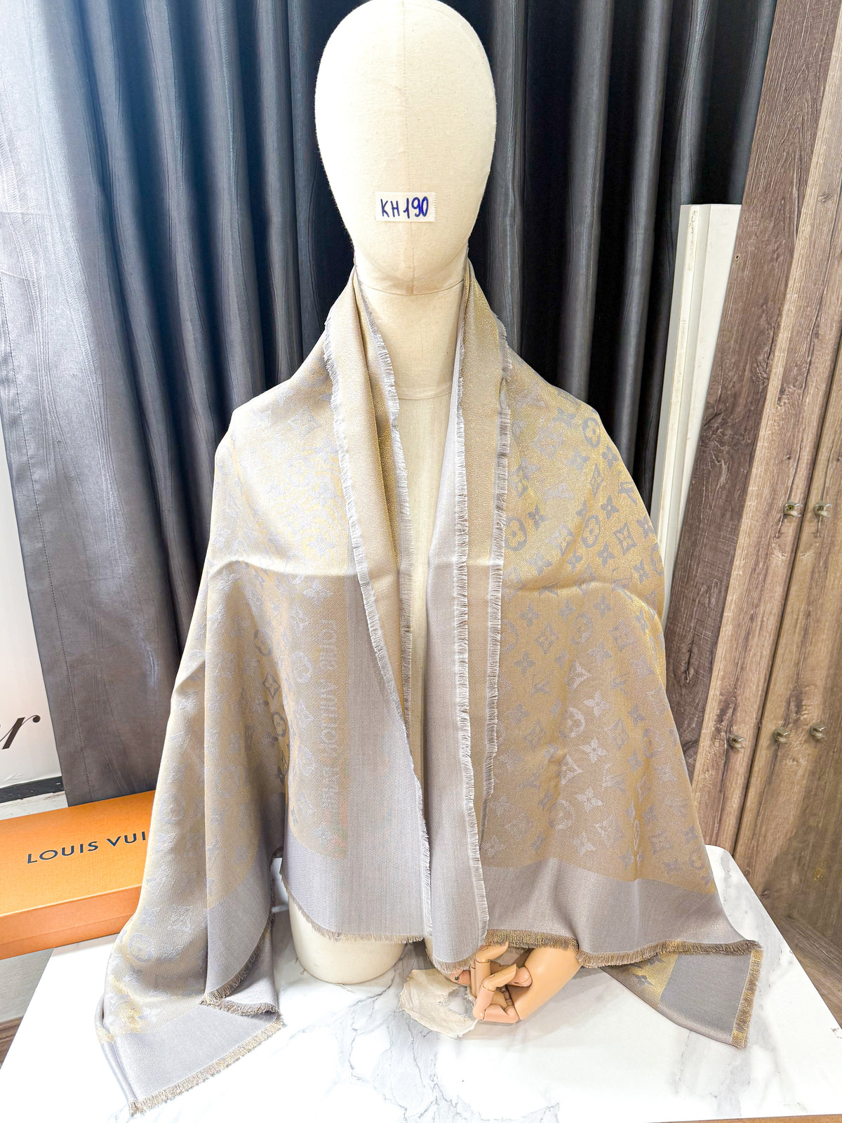 Khăn LV Ánh Kim KH190