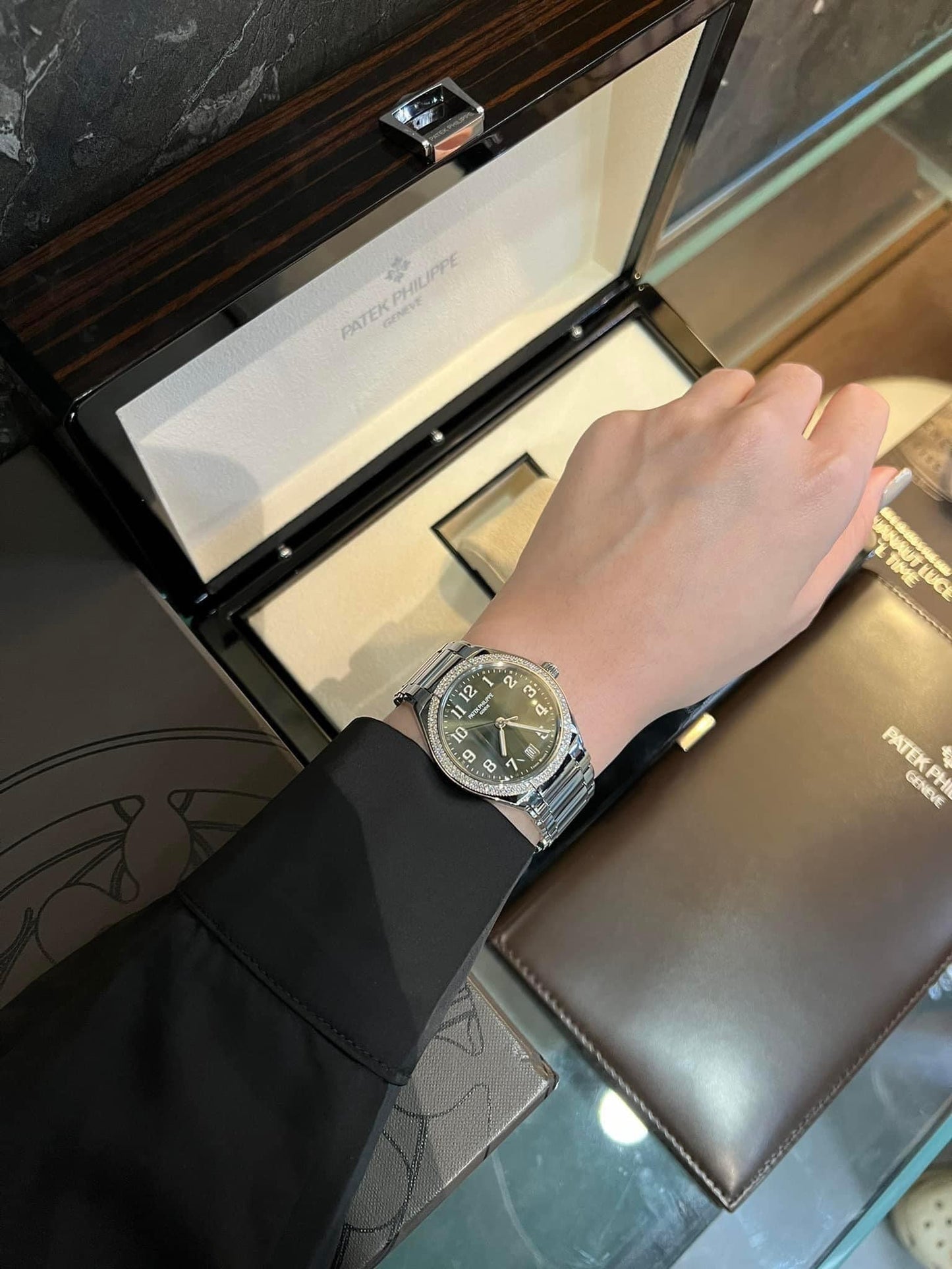 Đồng Hồ Patek Philippe Twenty~4 7300/1200A Olive Green