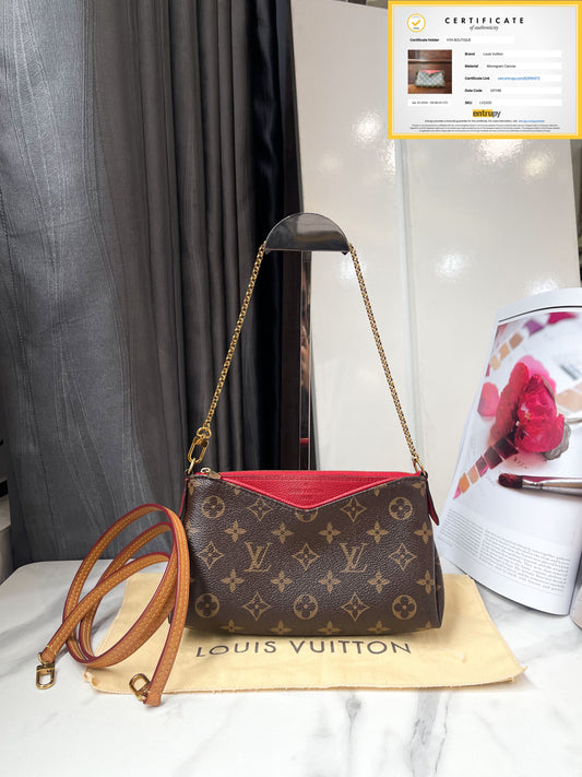 LV Pallas Clutch