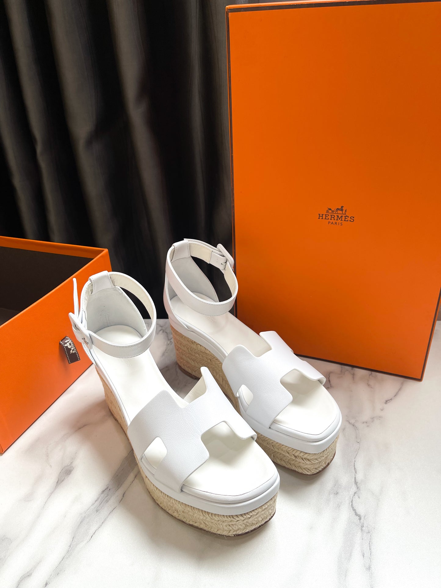 Sandal Hermes Trắng