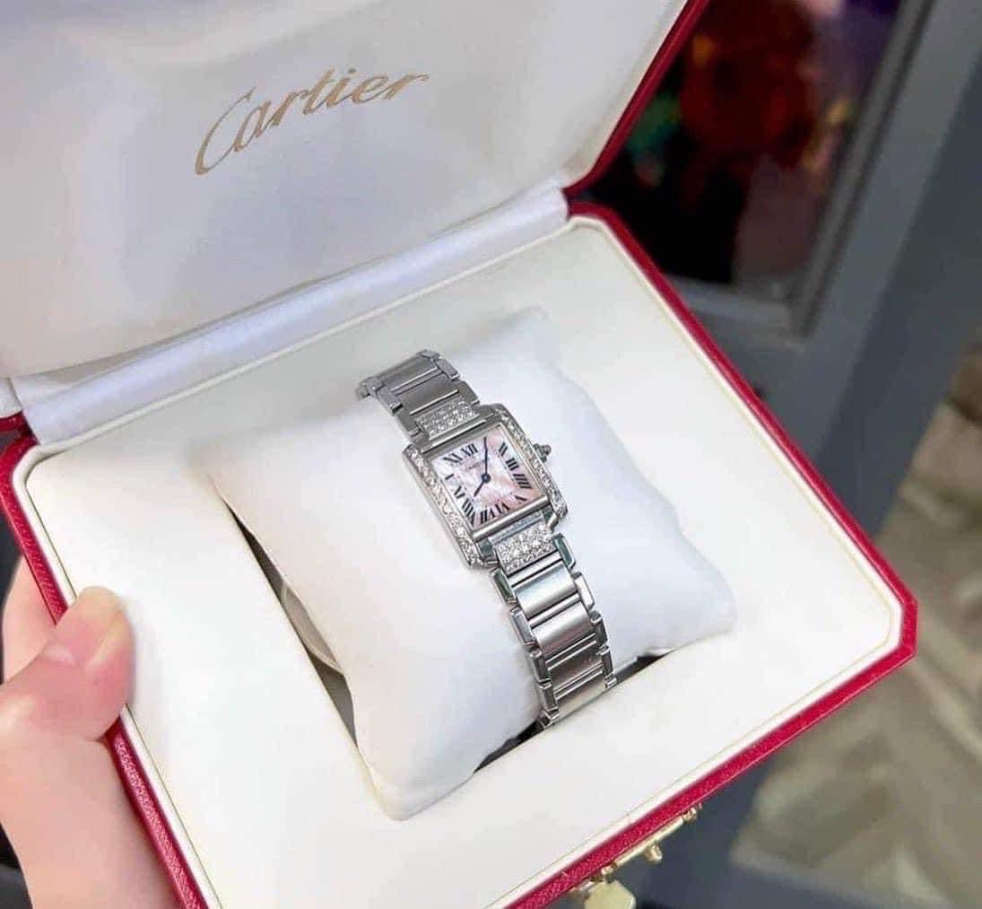 A Đồng Hồ Cartier Tank Must