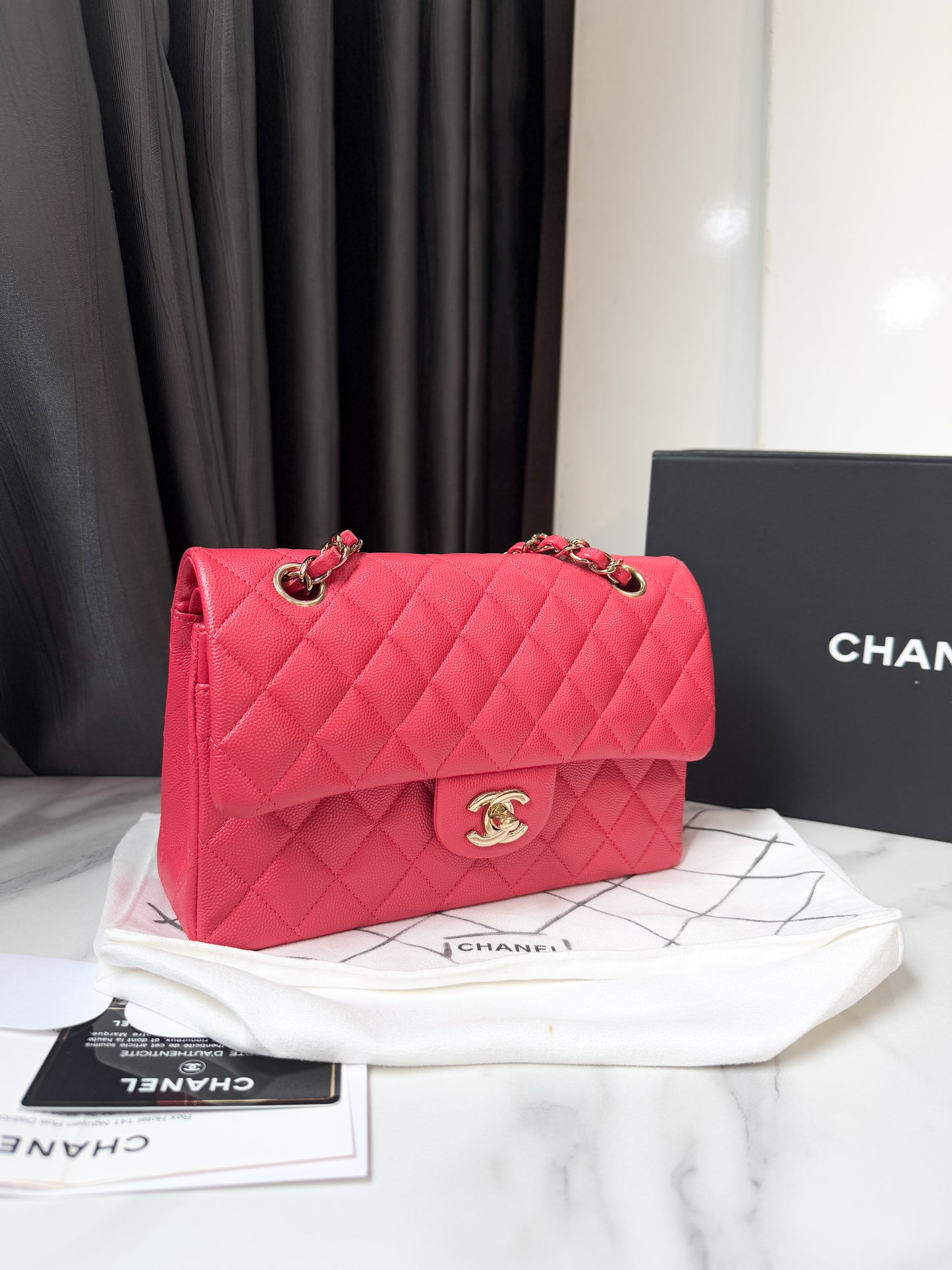 A Chanel Classic Caviar Size S