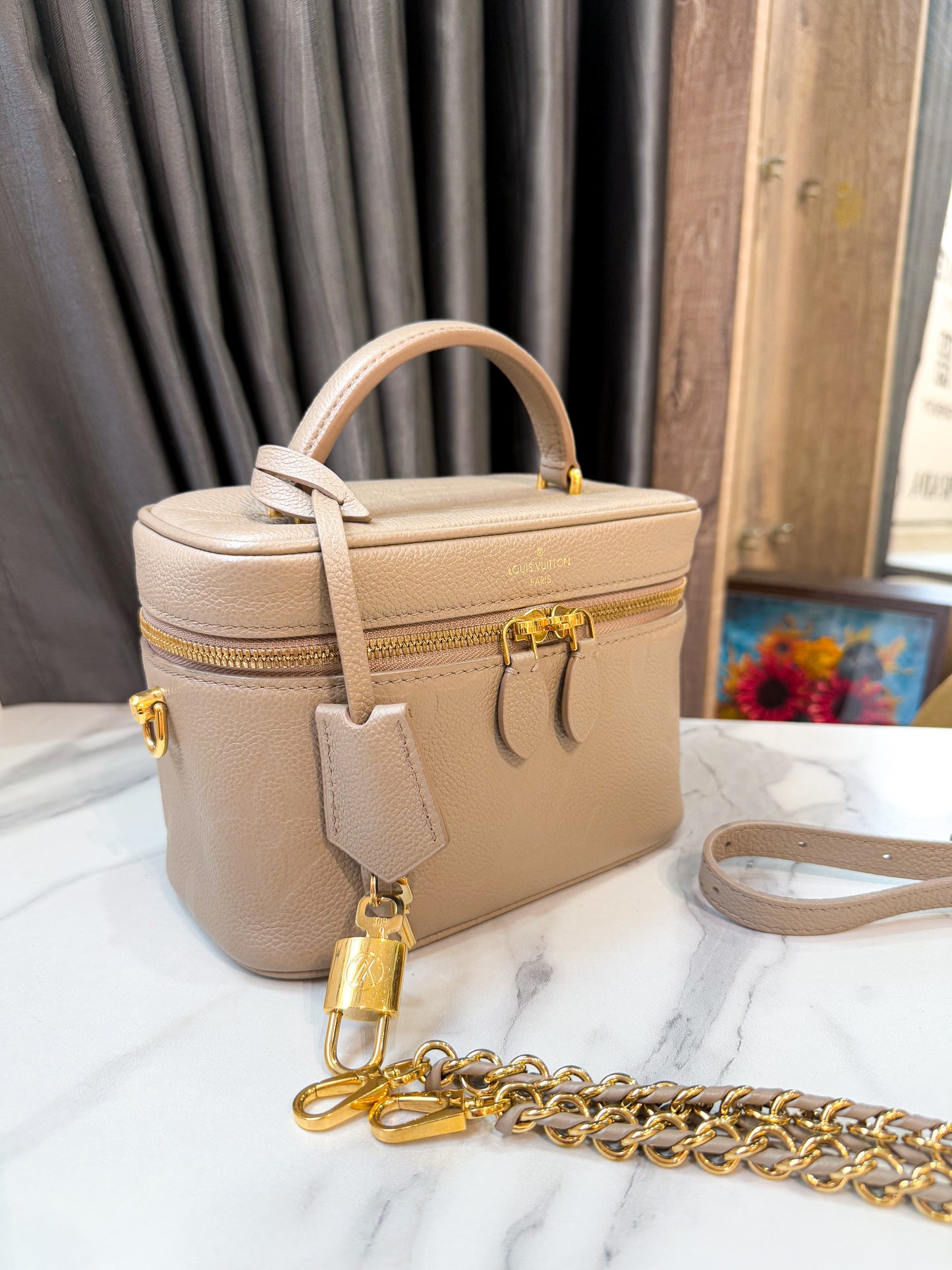 A LV Vanity Da Bê