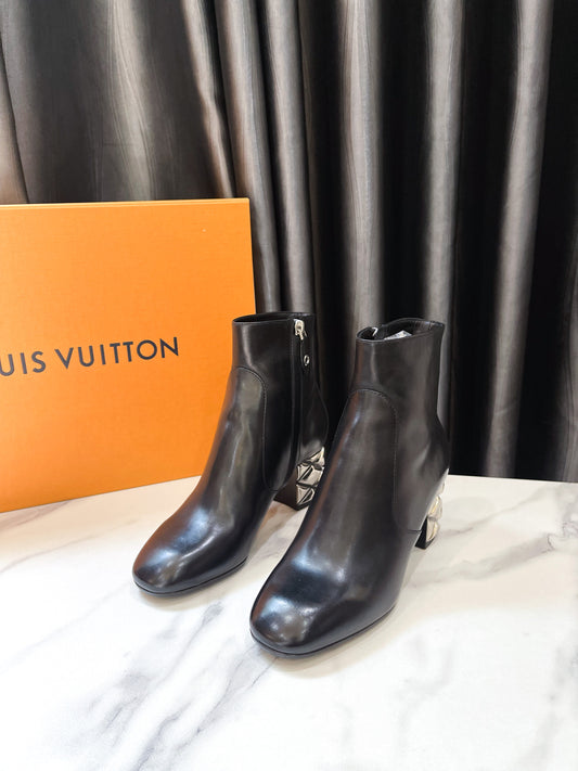 LV Boot Đen Gót Bạc