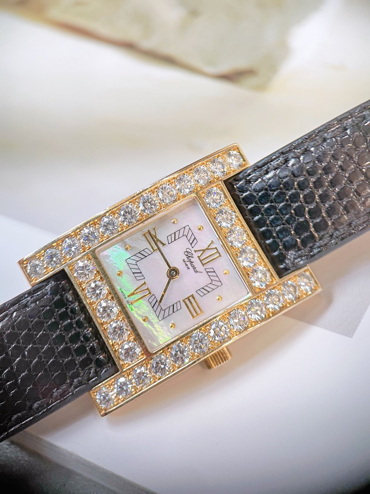 Đồng hồ Chopard Chữ H