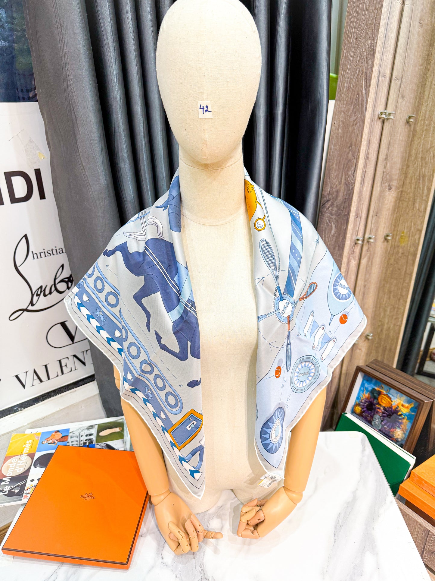 Khăn Lụa Hermes New Khổ 90x90 HN42 4/11