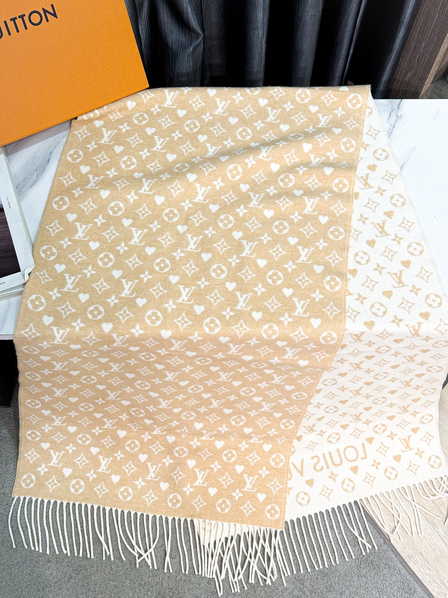 Khăn LV Cashmere Game One Begie KH51 21/11