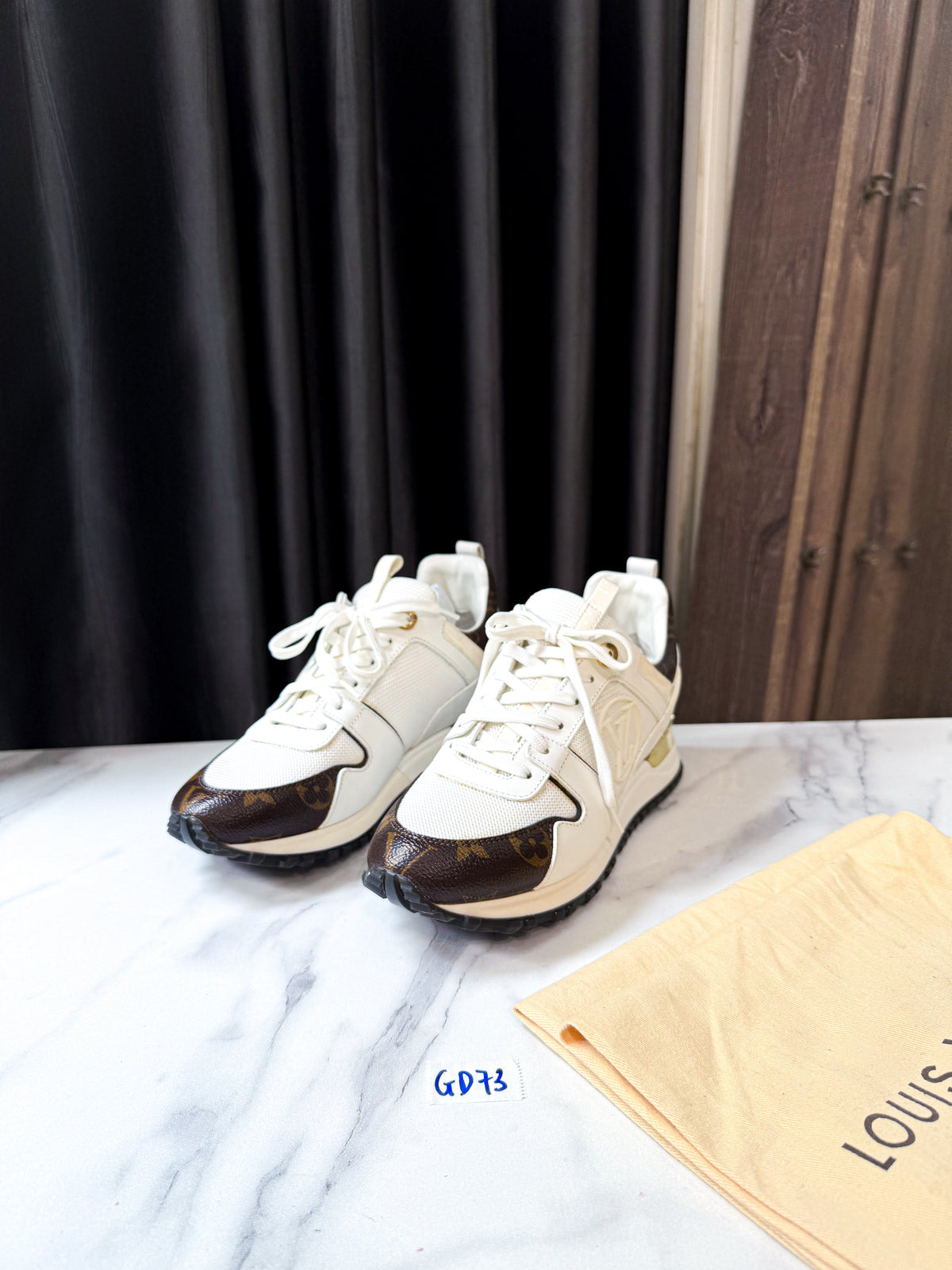 Giày LV Hot Trắng Size 36 GD73