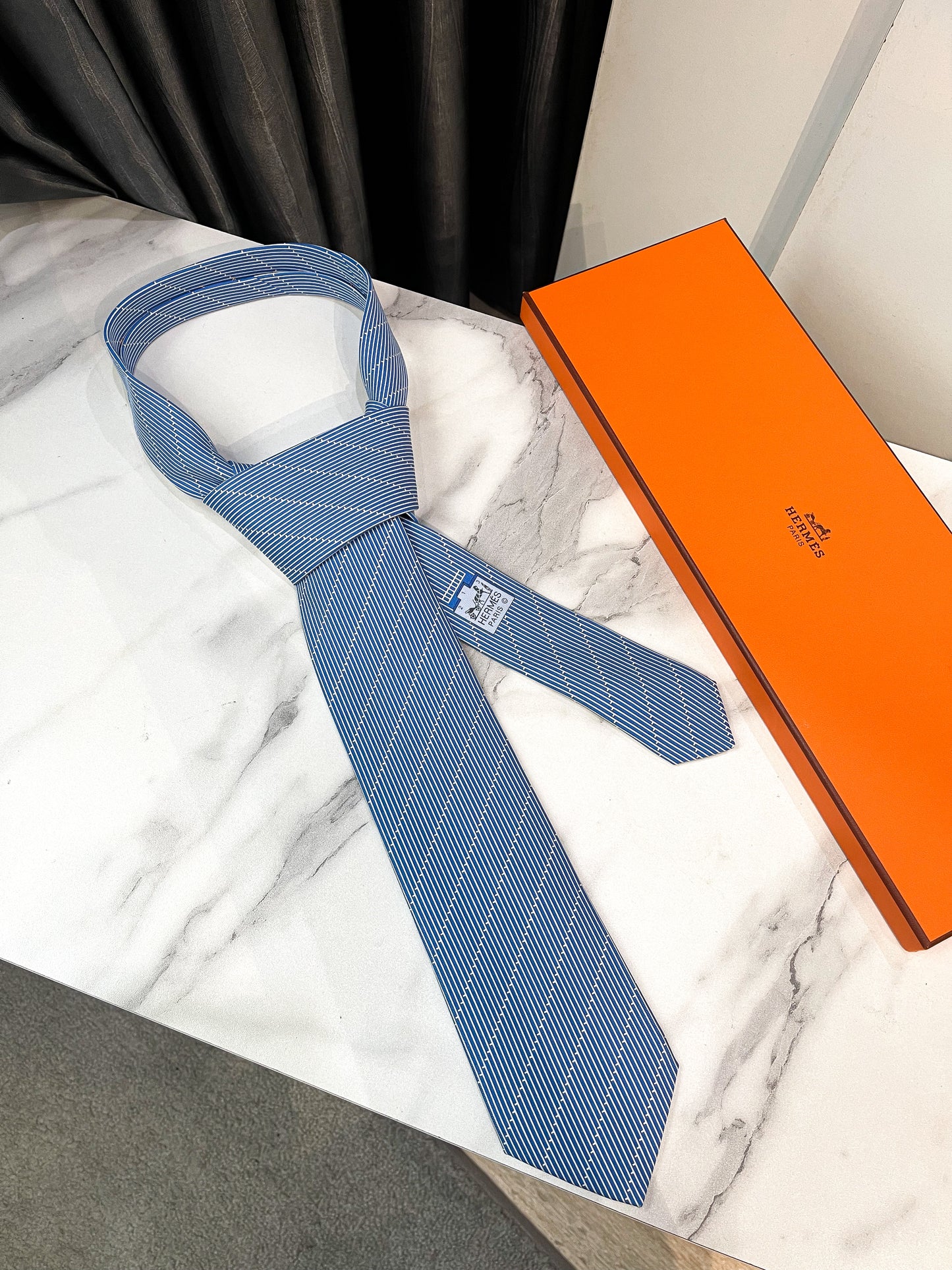 Cà Vạt Hermes