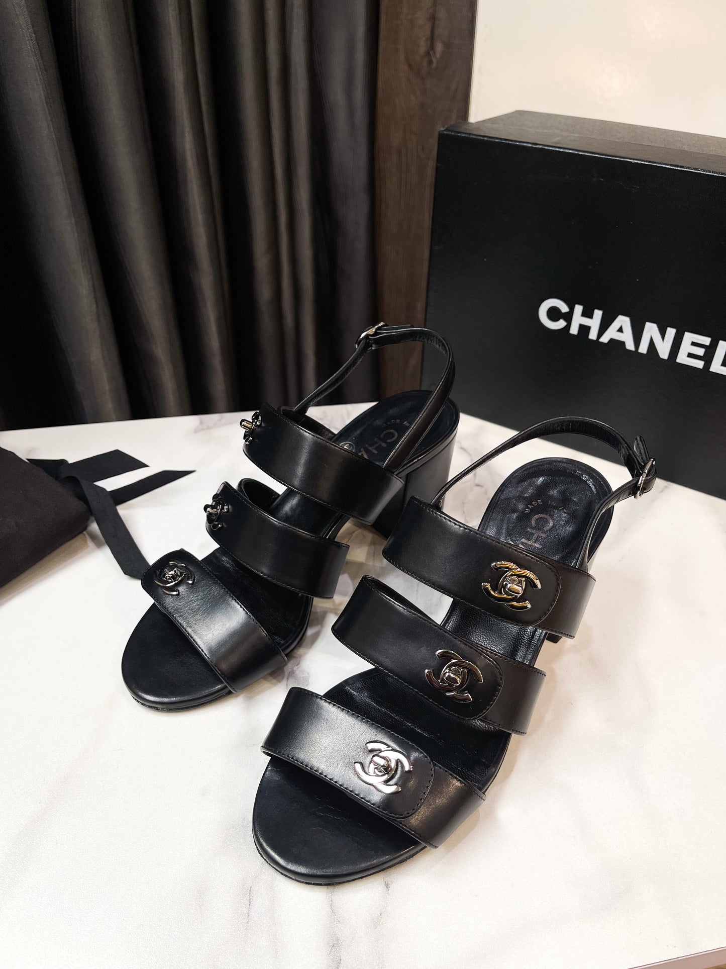 Sandal Chanel