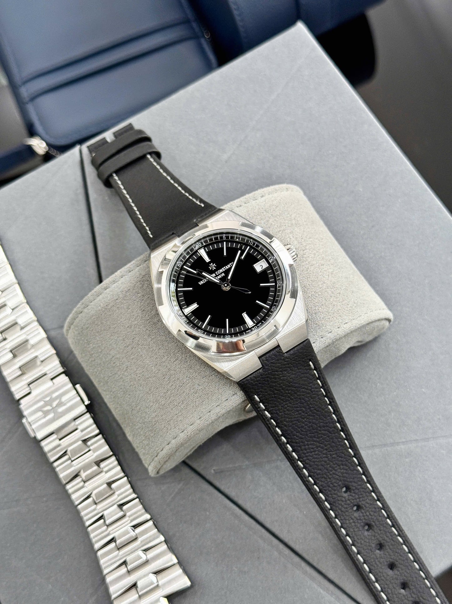 Đồng Hồ Vacheron Constantin Overseas 4520V/210A-B483 Black