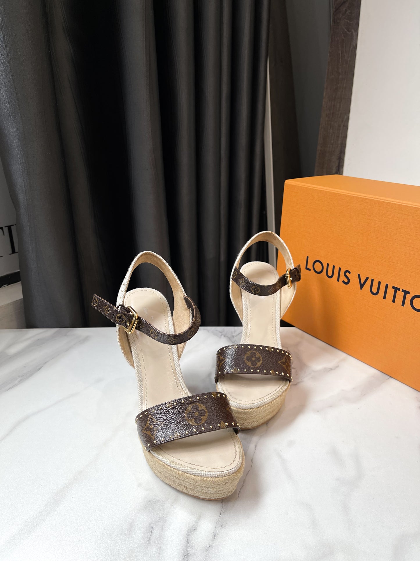 Xuồng LV Size 36.5