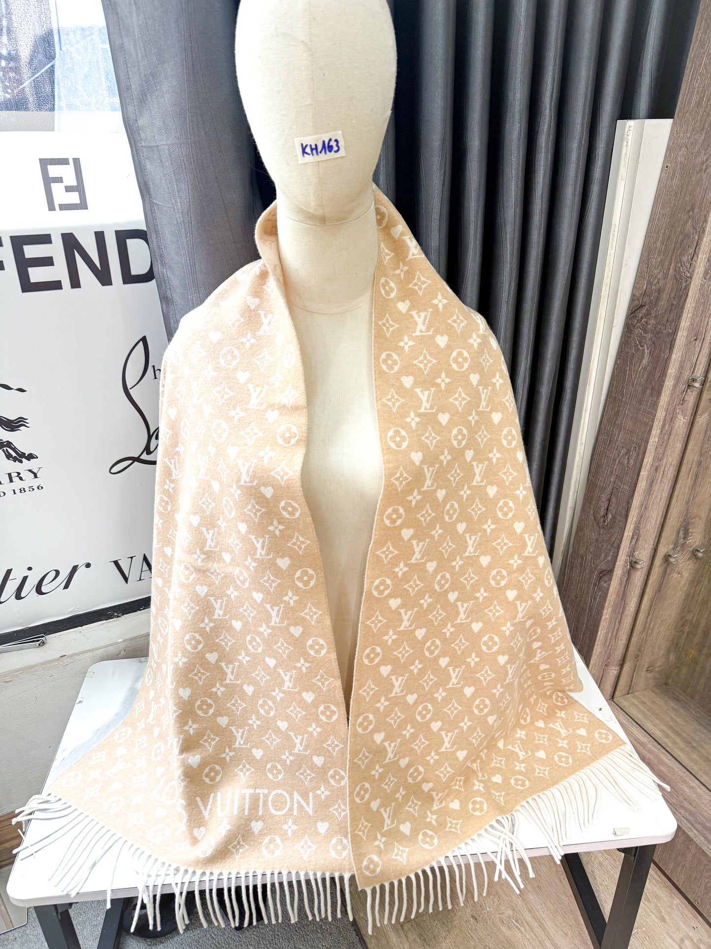 Khăn LV Cashmere Game On Begie KH163