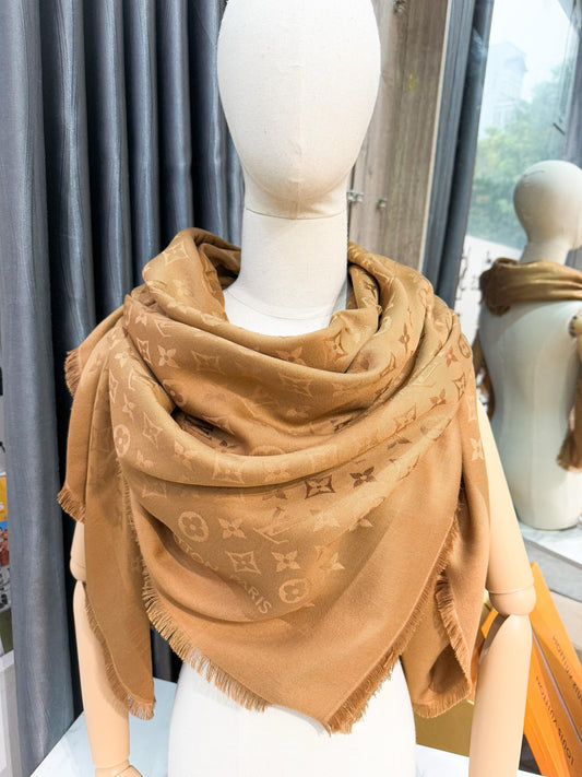 Khăn LV Nâu Capucino 5/4