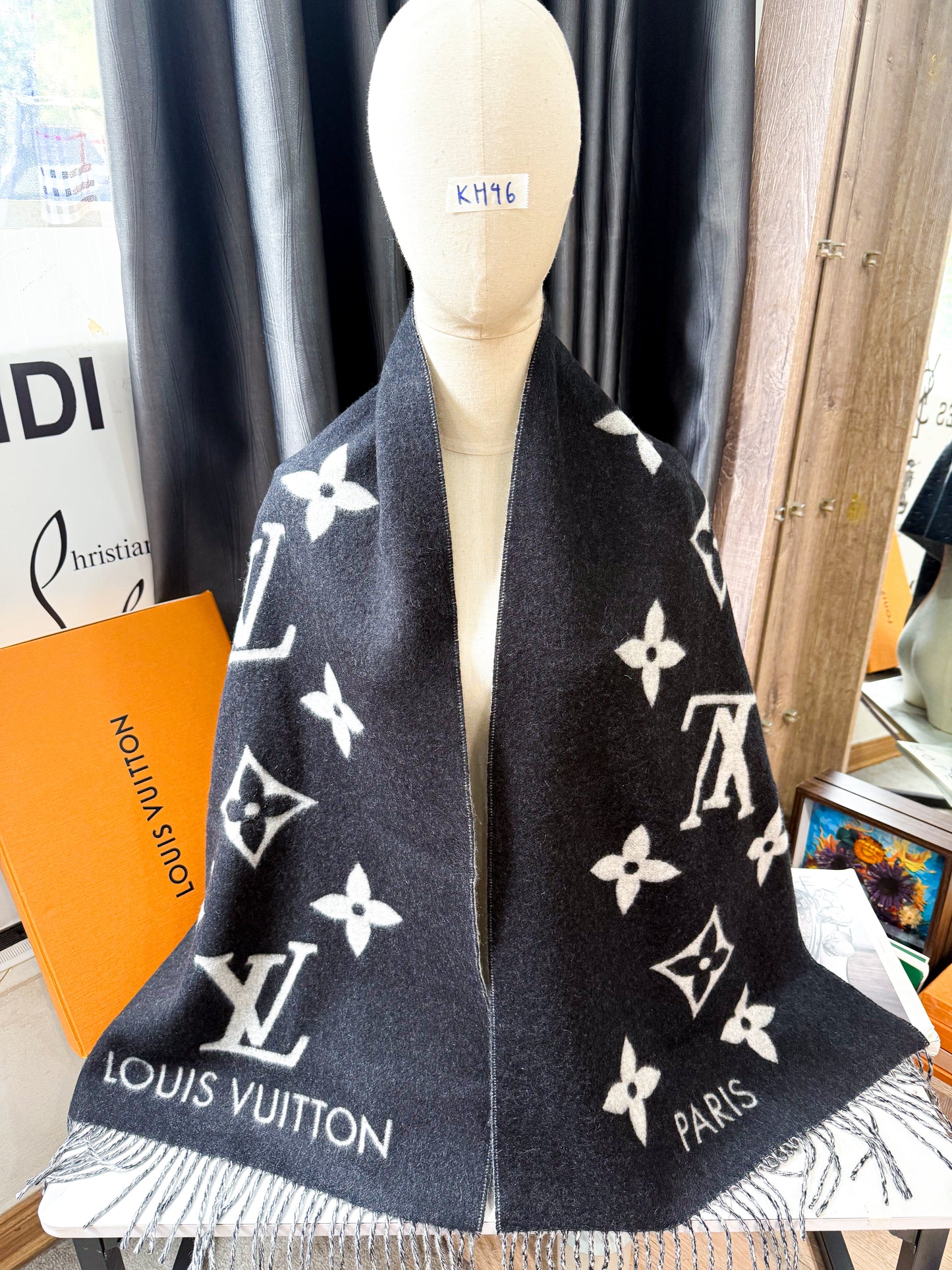 Khăn LV Cashmere Đen Ghi KH46 17/11