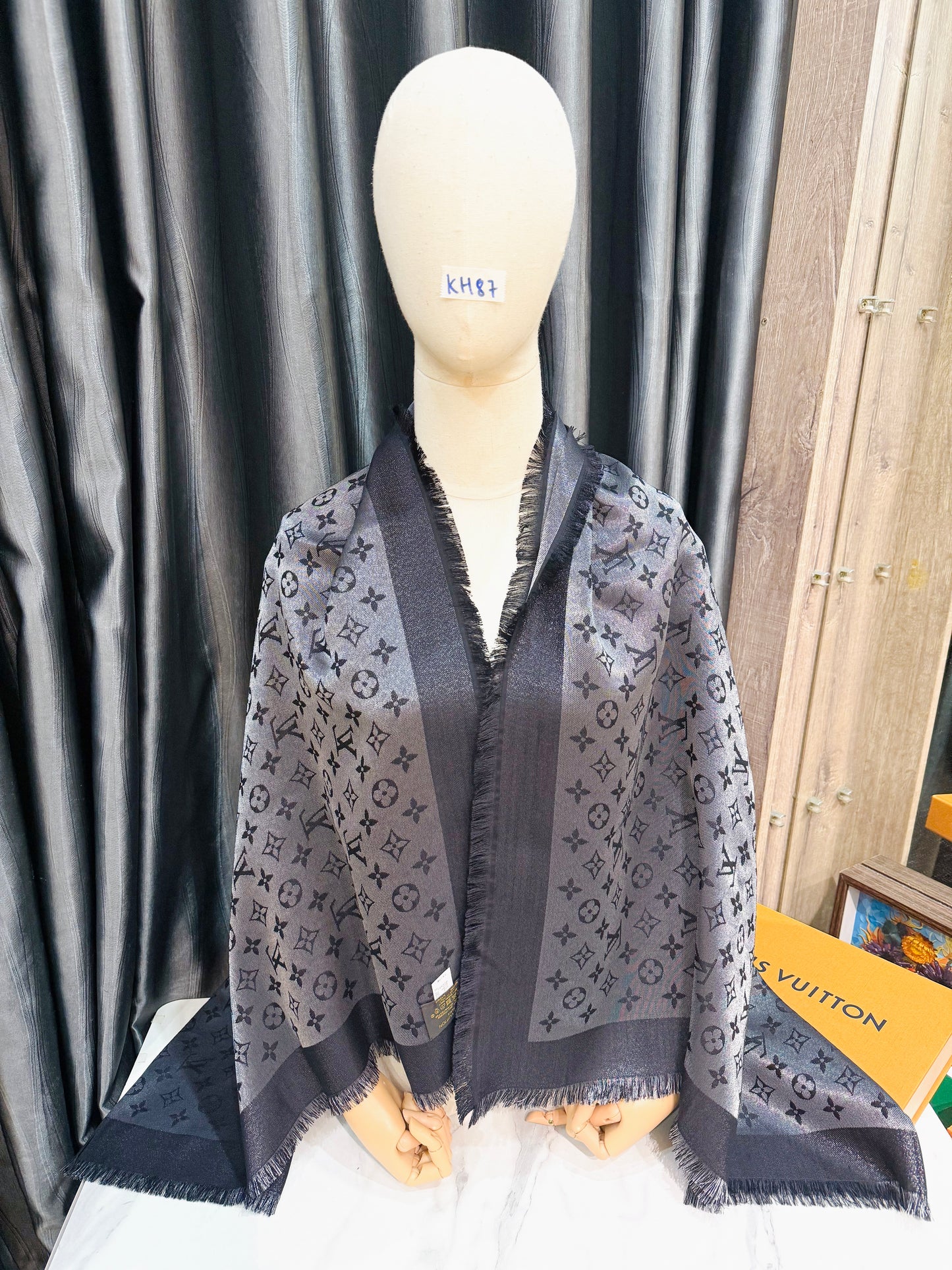 Khăn LV Ánh Kim Đen KH87 20/12