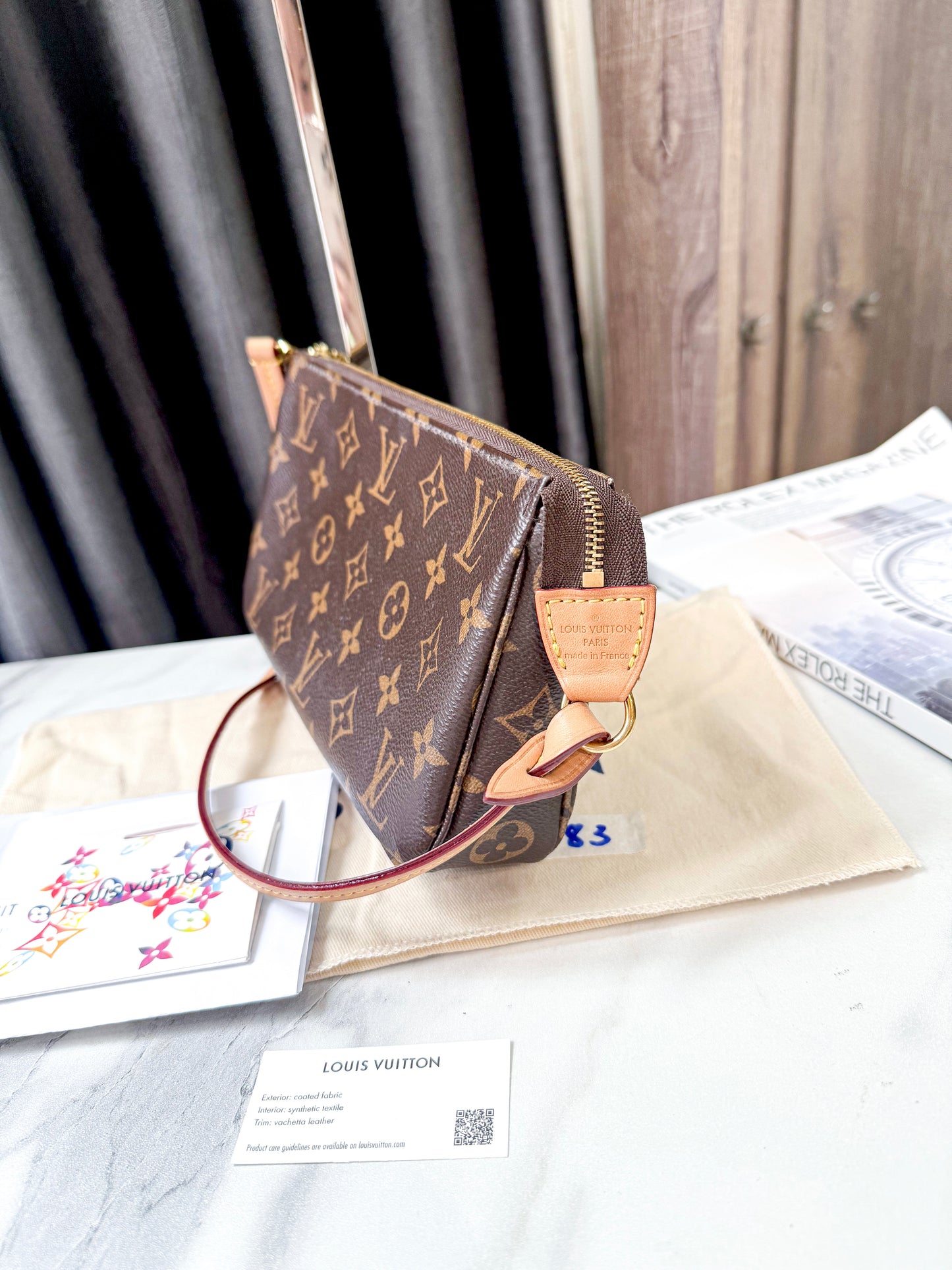 LV Pochette TV83