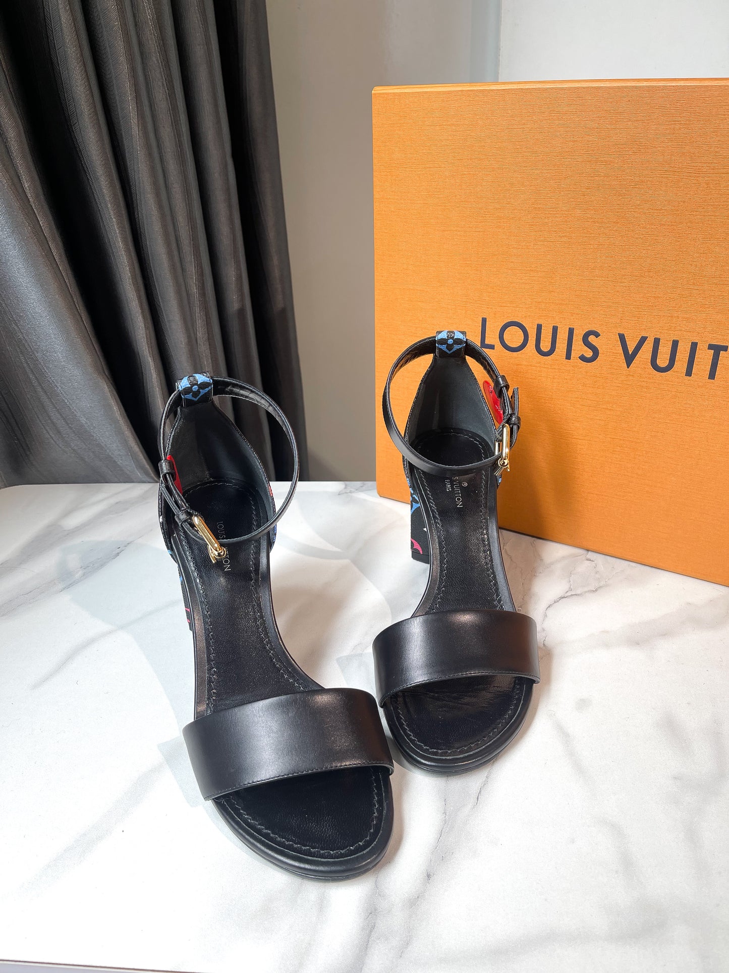 Sandal LV Gót Cờ Size 36.5