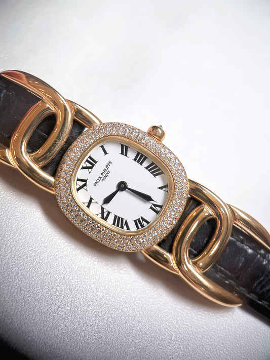 A Đồng Hồ Patek Philippe Lady Golden Ellipse