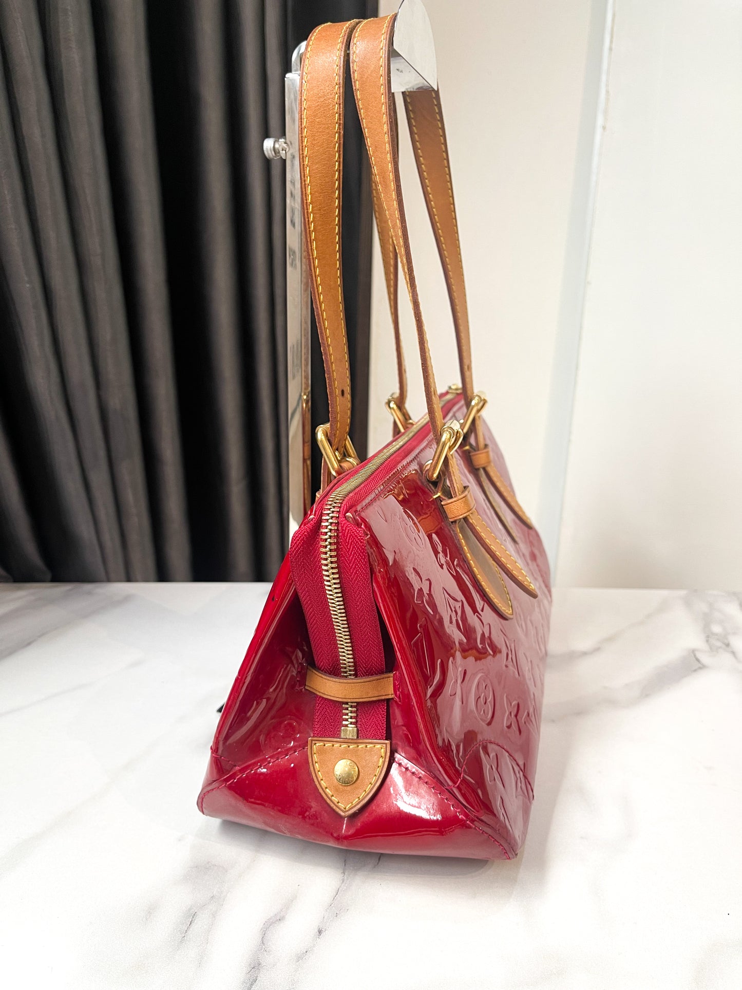 A Handbag LV Vernis