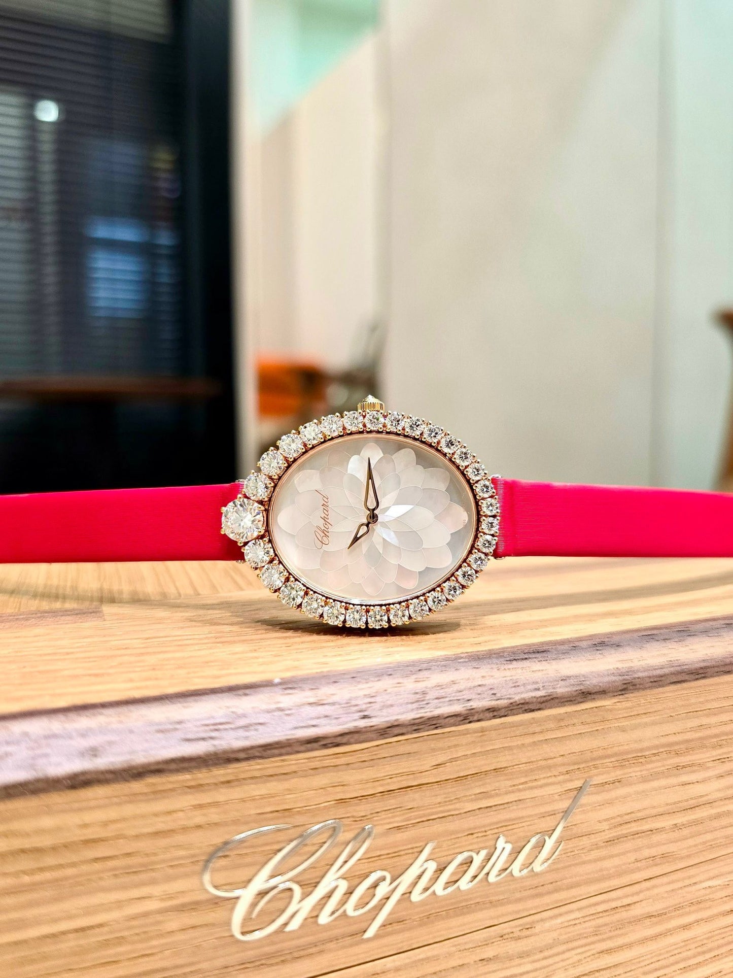 Đồng Hồ Chopard Mặt Hoa