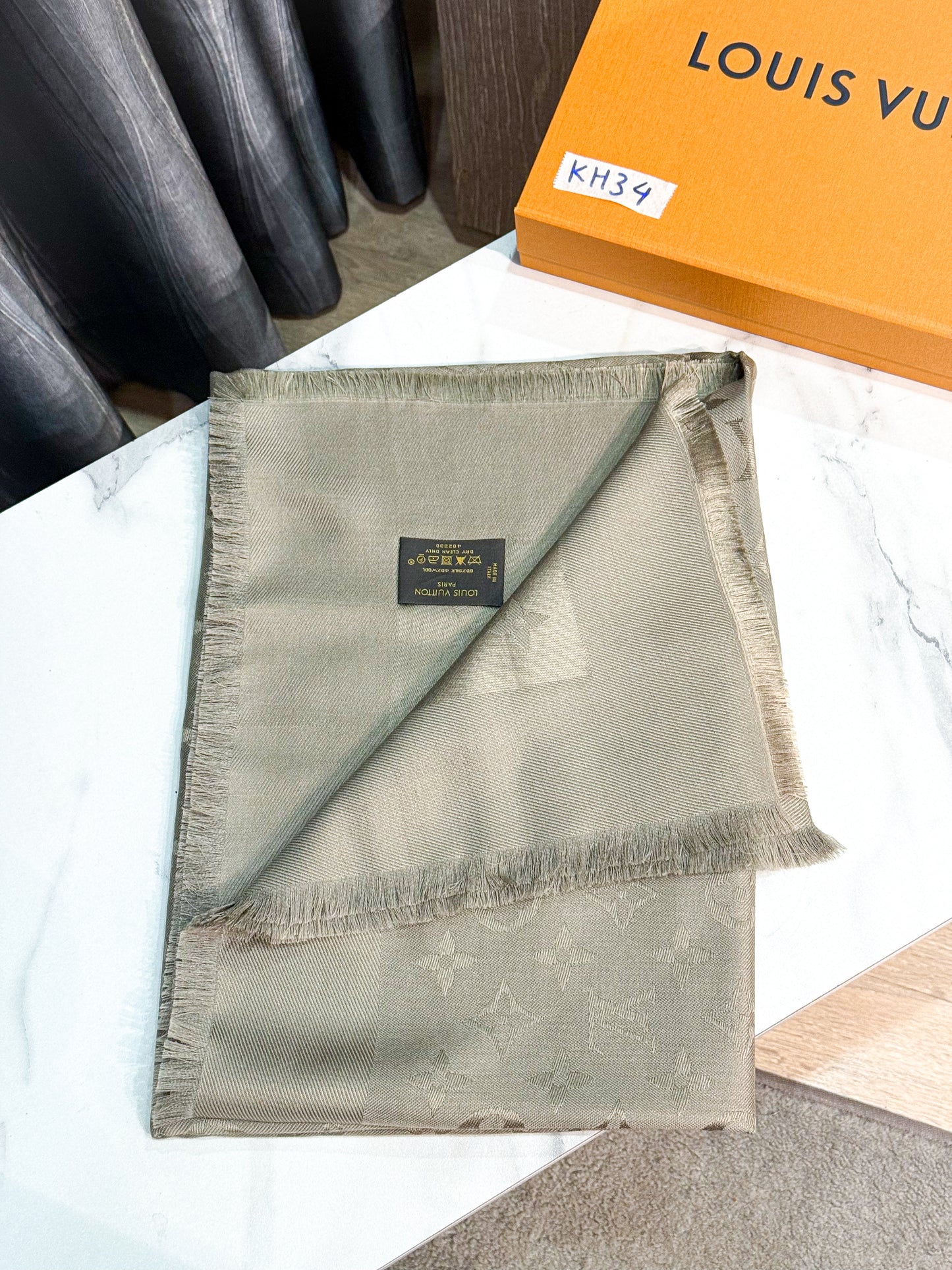 Khăn LV Khổ 140x140 KH34 12/11