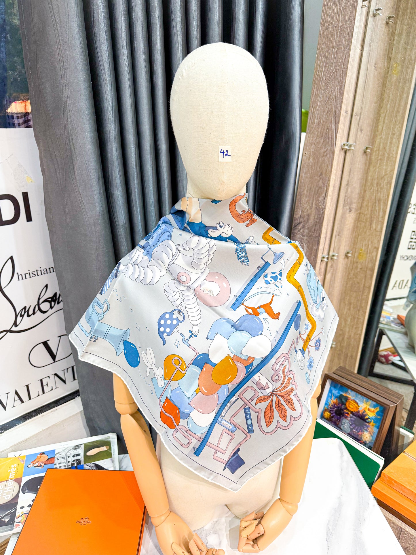 Khăn Lụa Hermes New Khổ 90x90 HN42 4/11