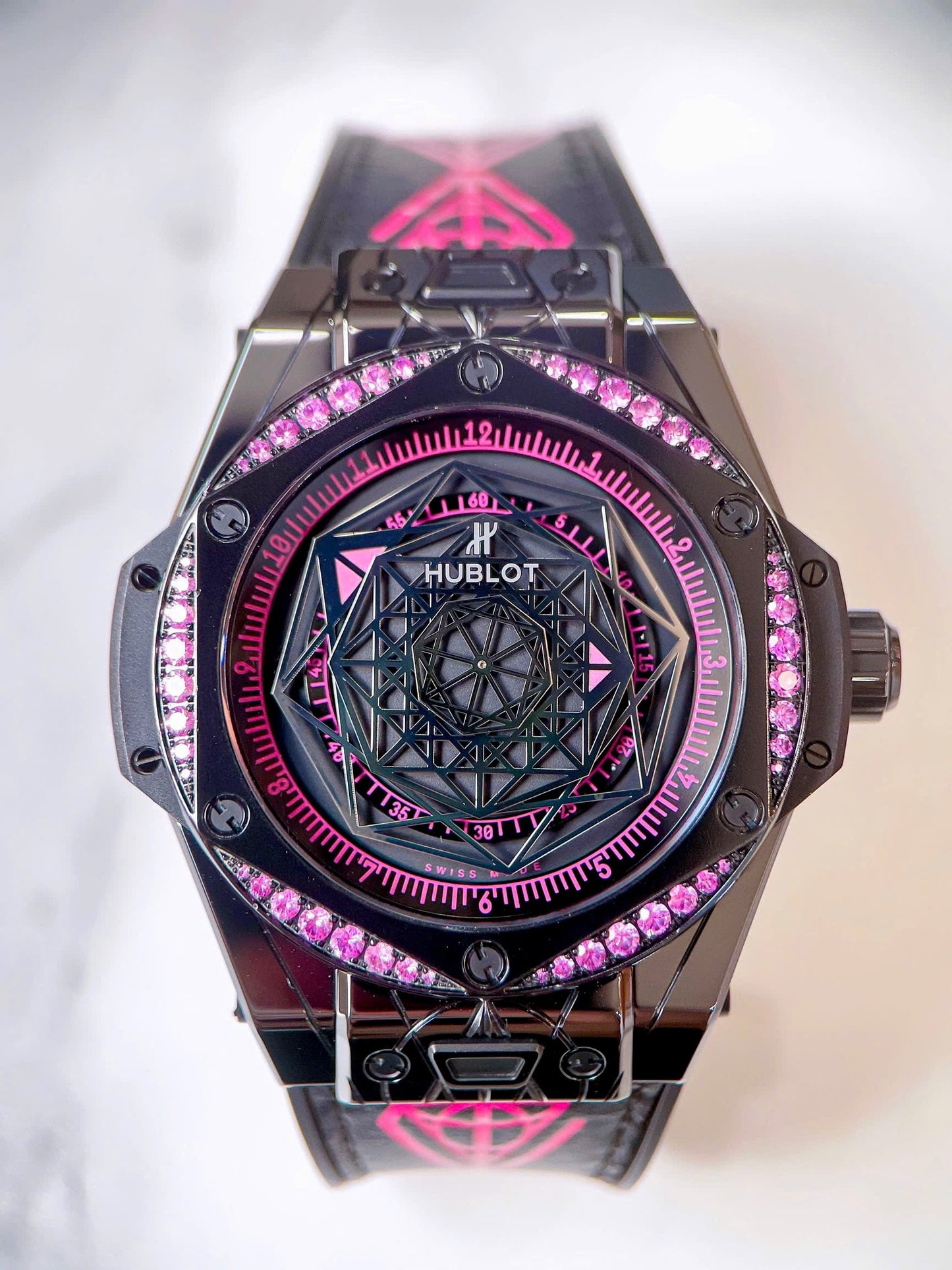 Đồng Hồ Hublot Sang Bleu 39mm Black Pink Limited 100pcs