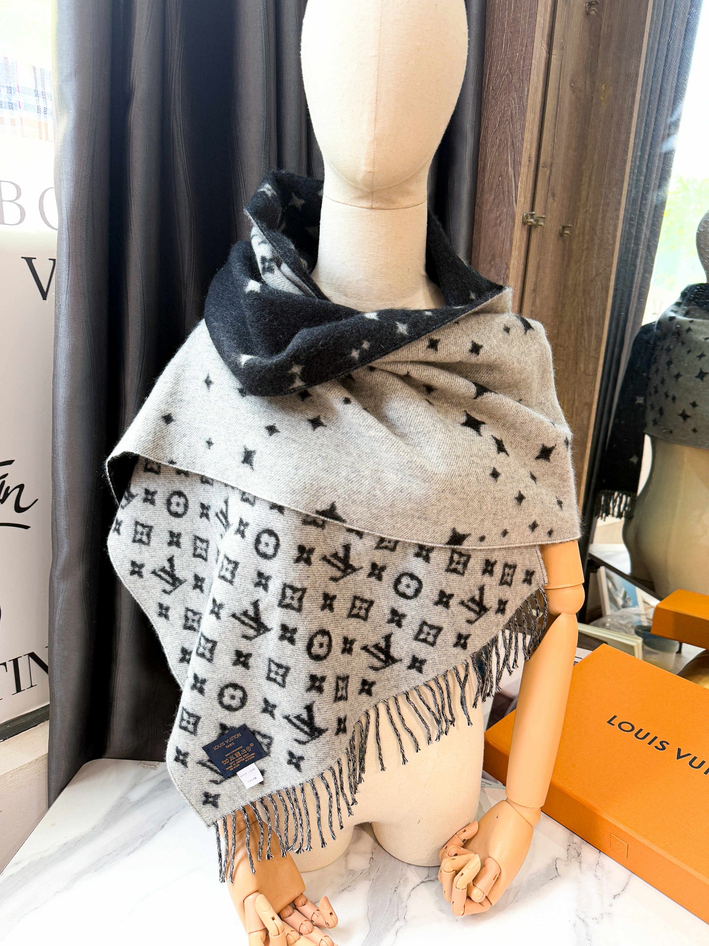 Khăn LV Cashmere Ghi Đen 15/6