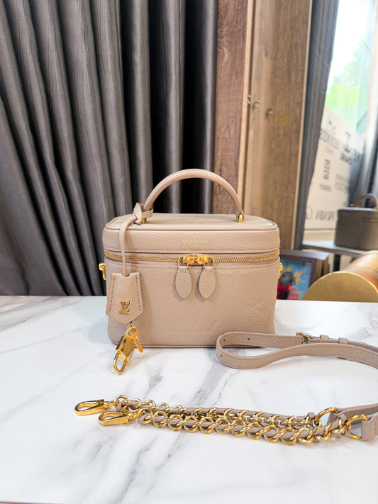 A LV Vanity Da Bê