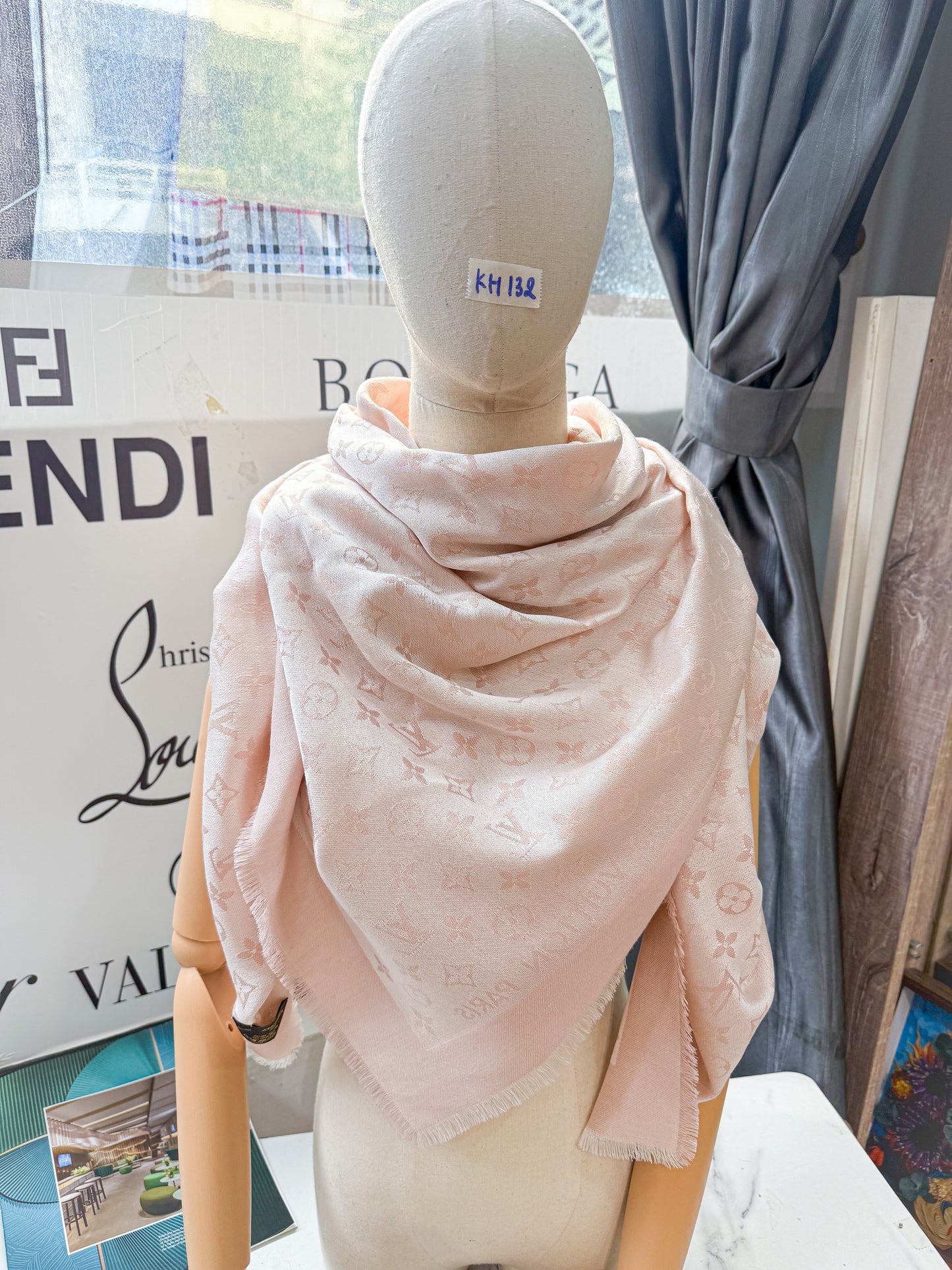 Khăn LV Hồng KH132