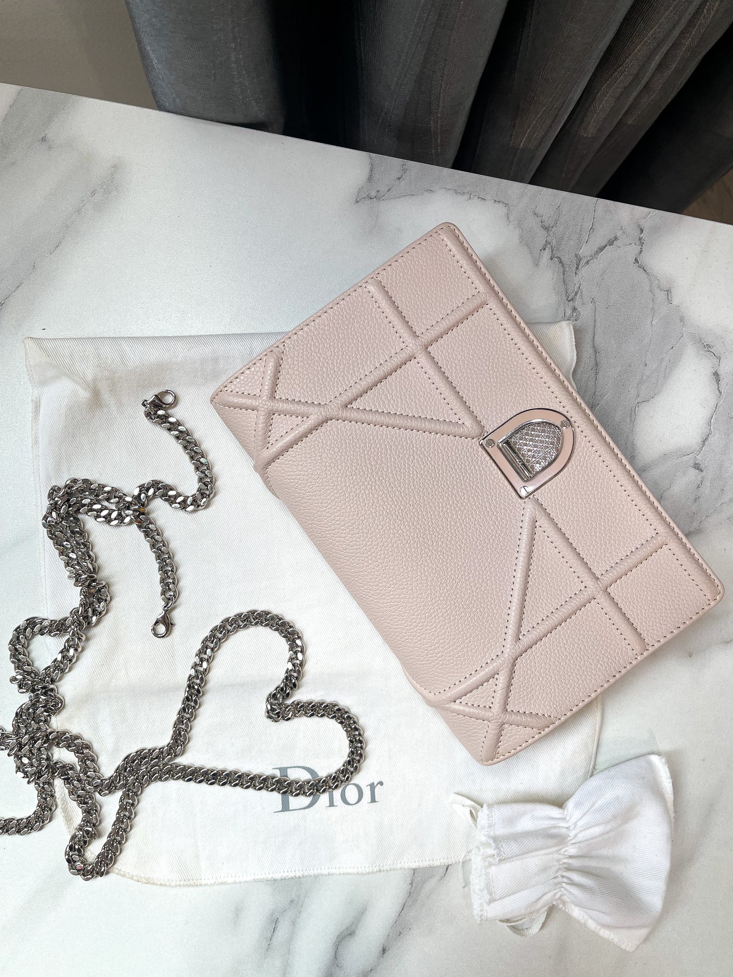 A Pouch Dior Hồng