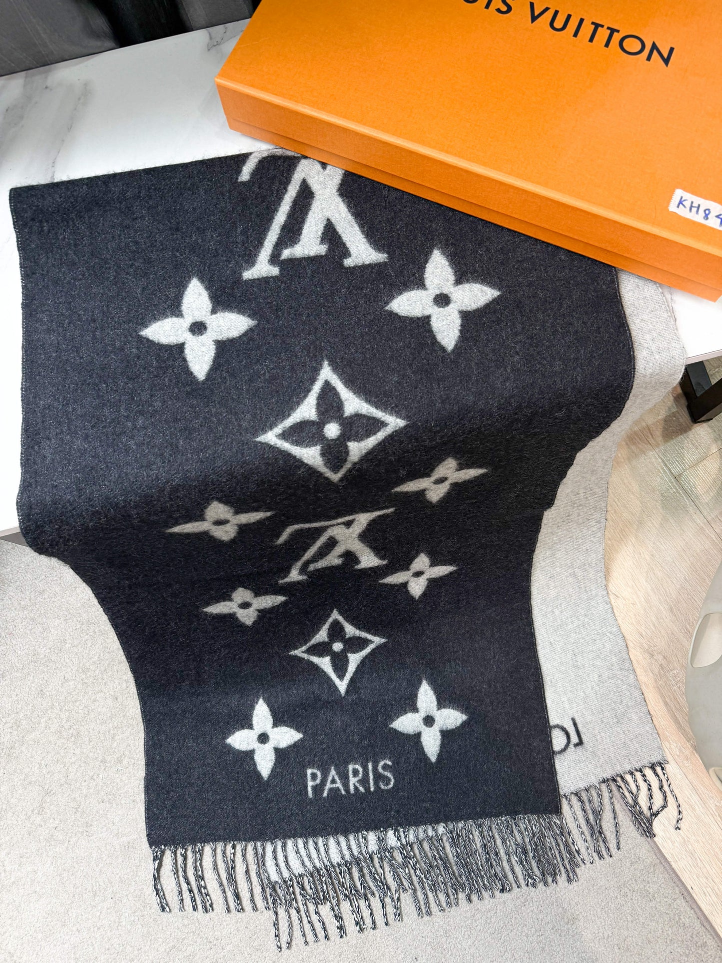 Khăn LV Cashmere Đen Ghi KH84 17/12