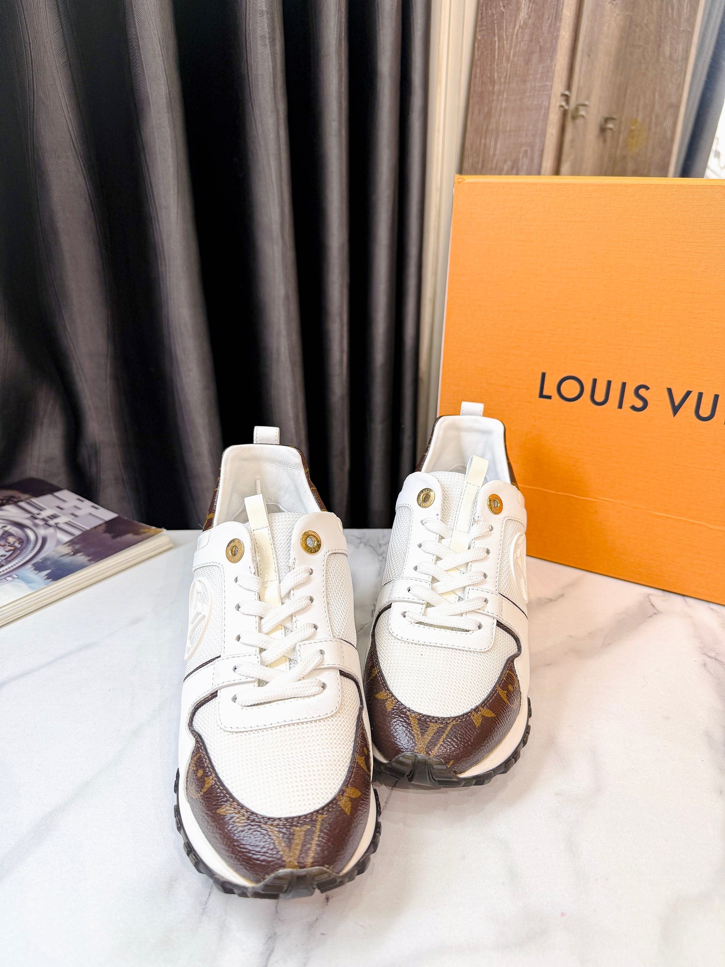 Giày LV Hot Hit Trắng Size 36 GD42