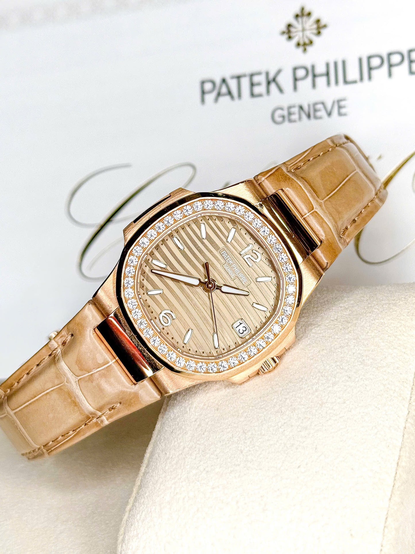 Đồng Hồ Patek Philippe Nautilus 7010R Champagne