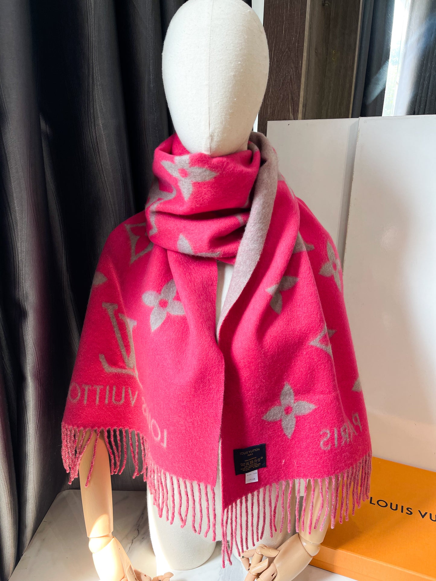 Khăn LV Cashmere Grey Fuchsia