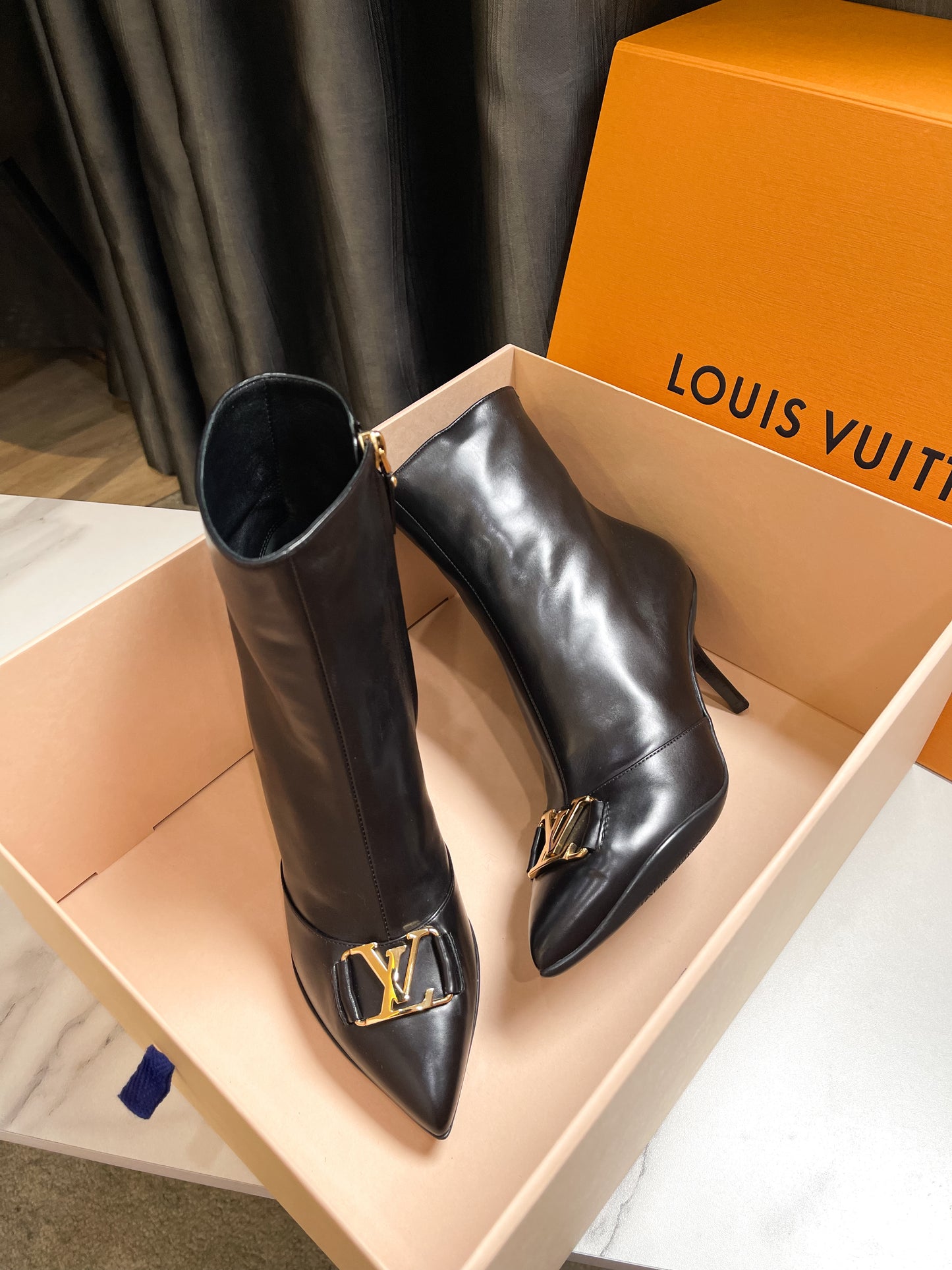 Boot LV Đen Size 37