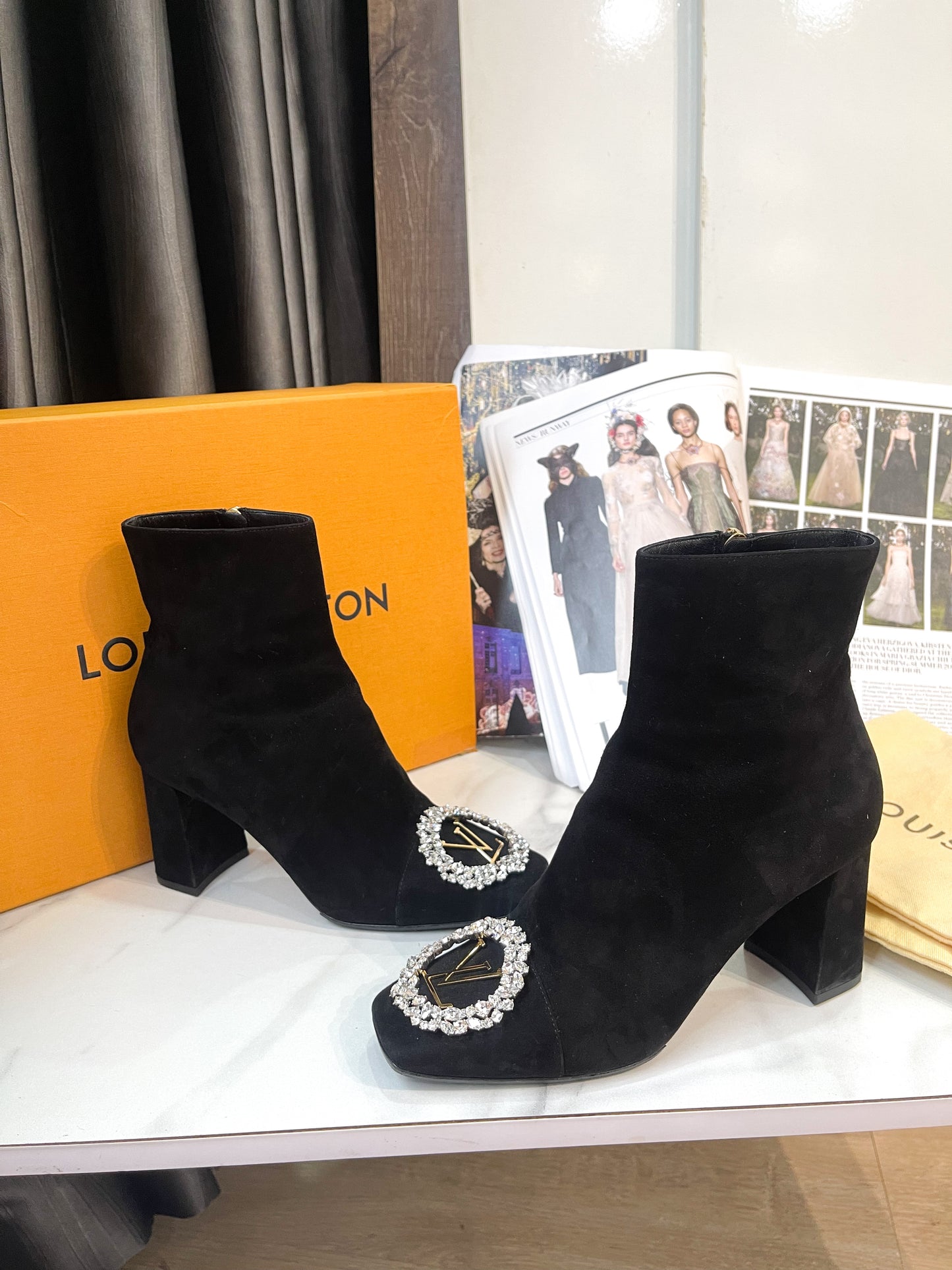 Boot LV Da Lộn Size 38