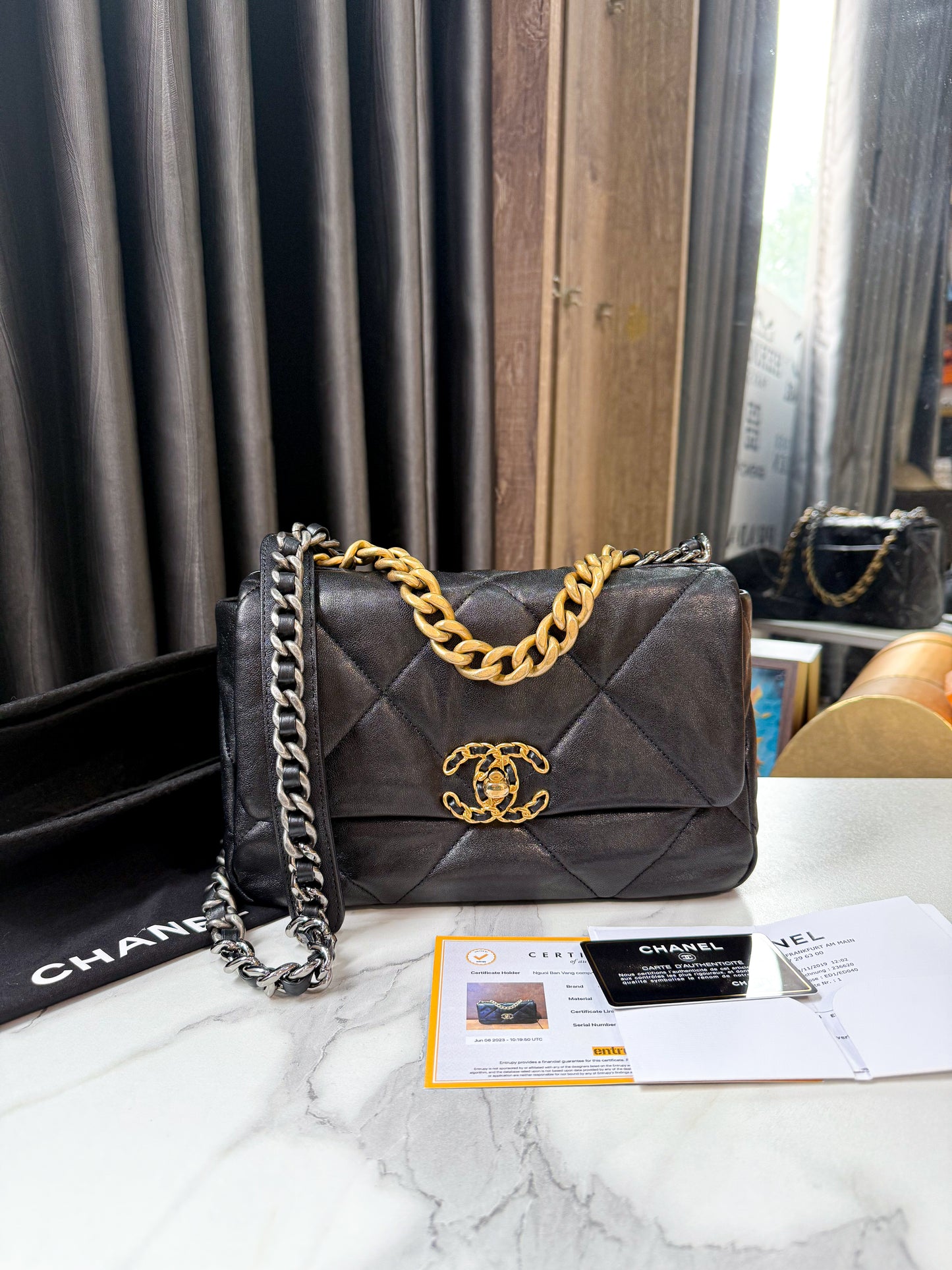 A A Chanel C19 Small Đen