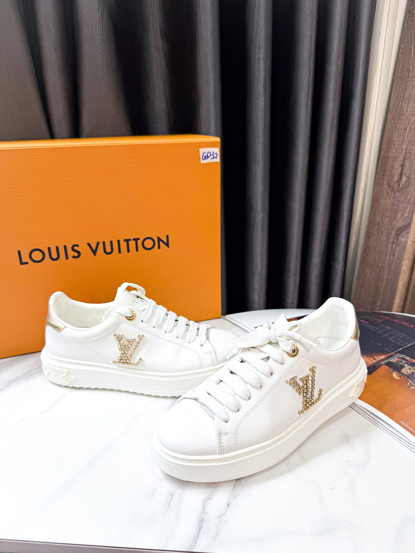 Giày LV Trắng Logo Hạt Size 37 Fit Chân 38 GD32
